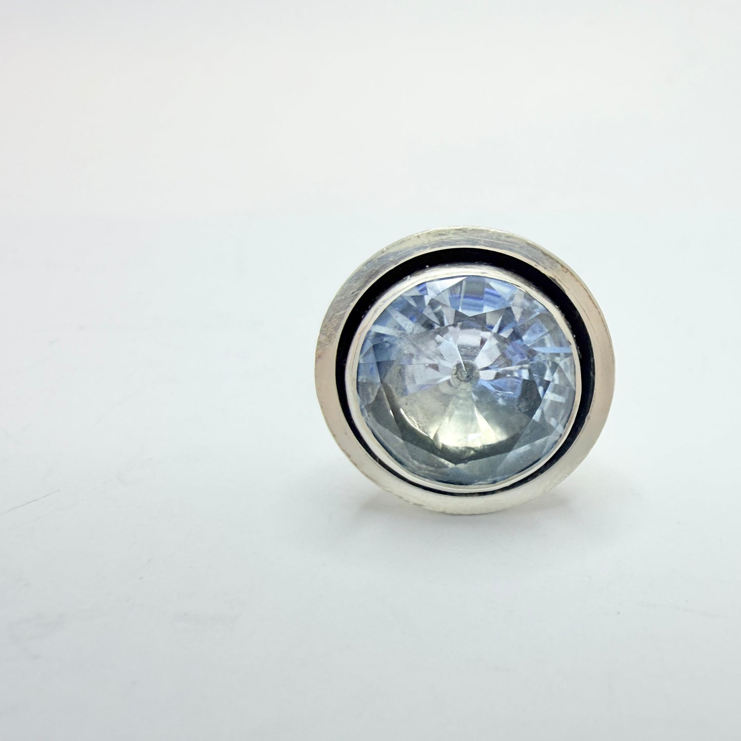 Ceson, Gothenburg Sweden 1967. Vintage Modrnist Sterling Silver Synthetic Blue Spinel Ring.