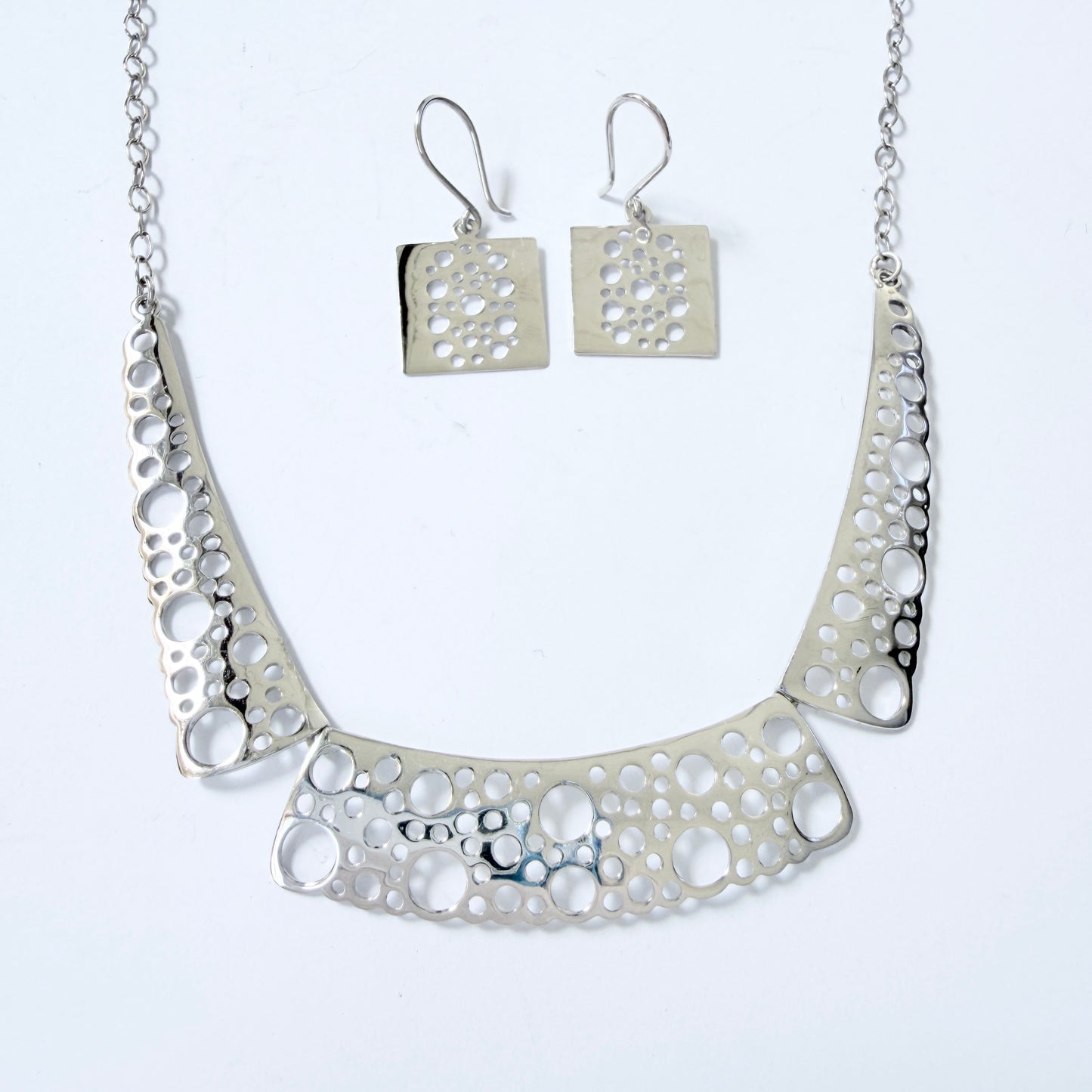 Kultakeskus, Finland. Design Liisa Vitali, Sterling Silver Necklace and Earrings