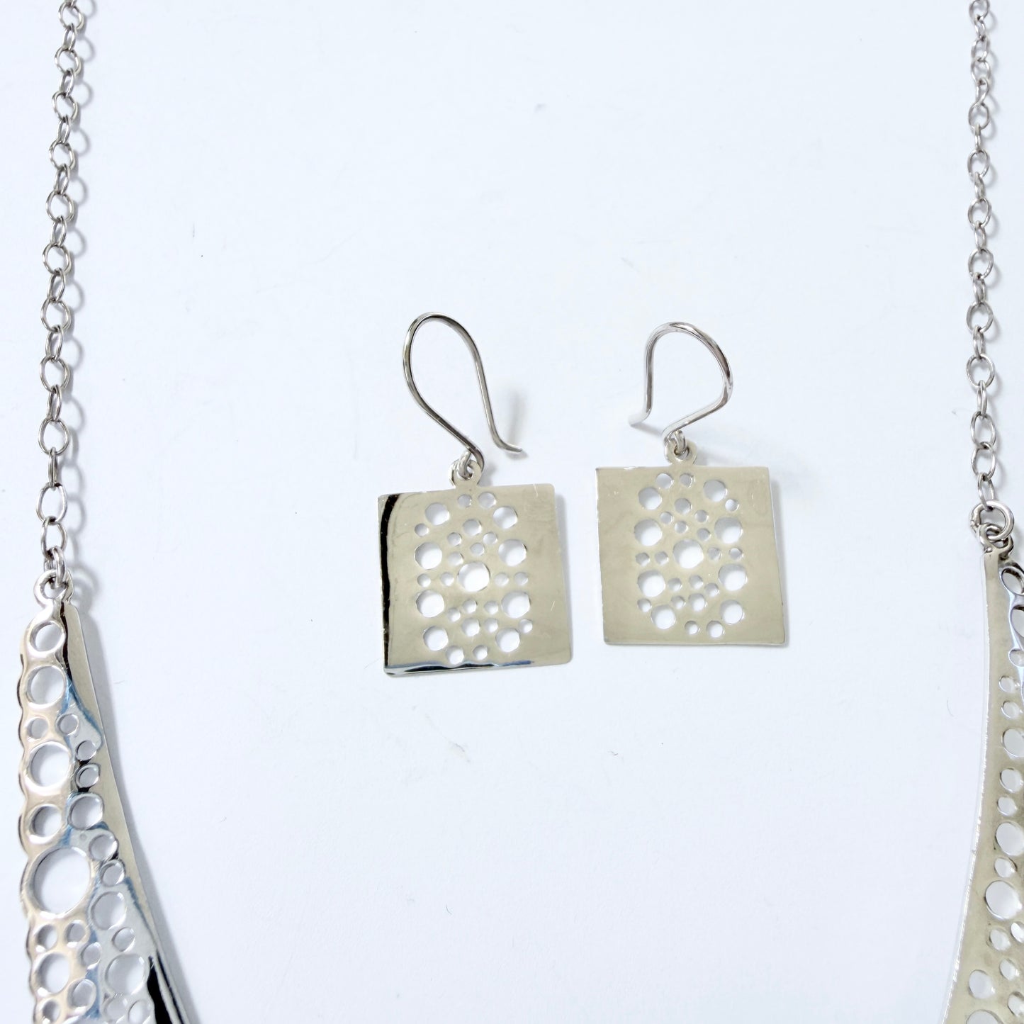 Kultakeskus, Finland. Design Liisa Vitali, Sterling Silver Necklace and Earrings