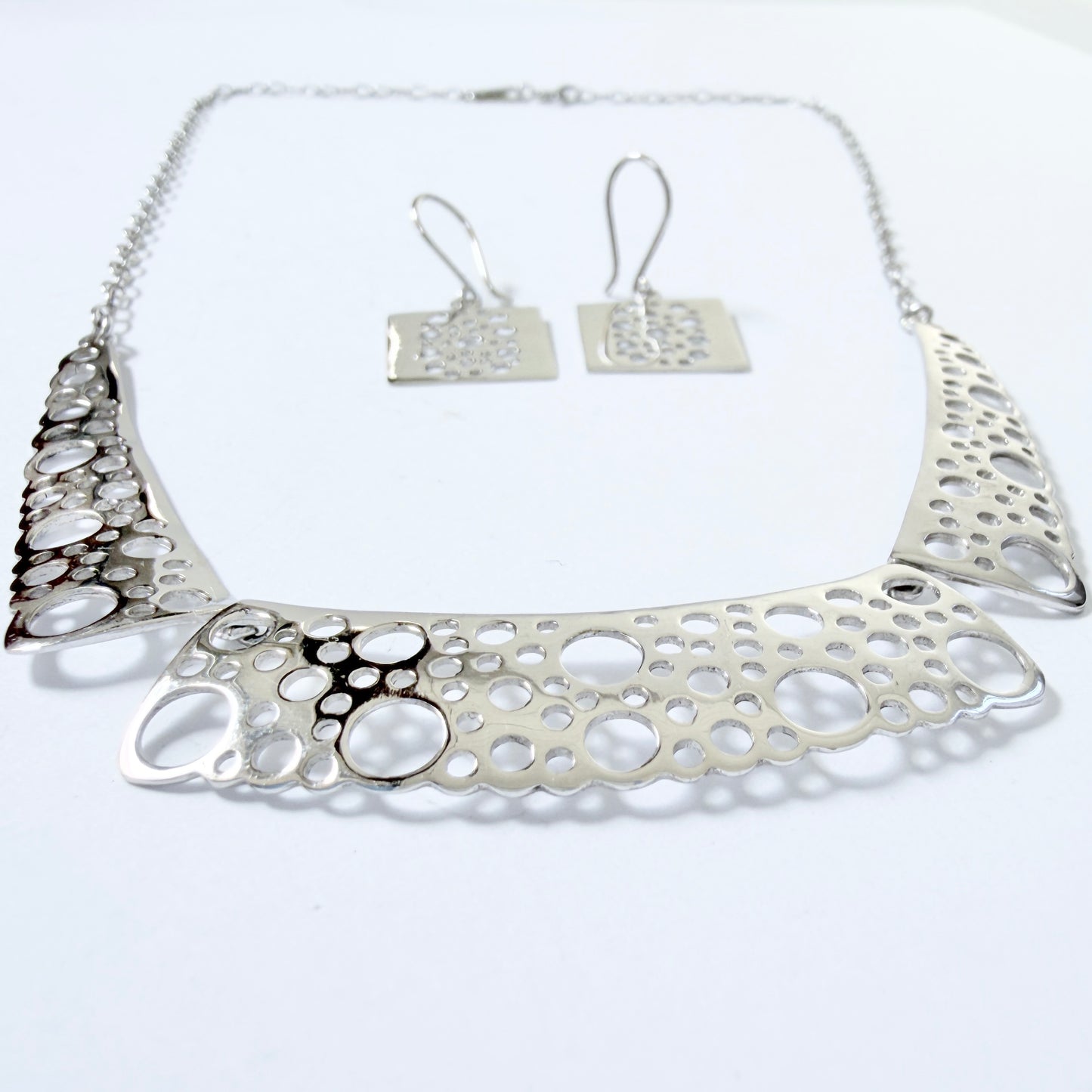 Kultakeskus, Finland. Design Liisa Vitali, Sterling Silver Necklace and Earrings