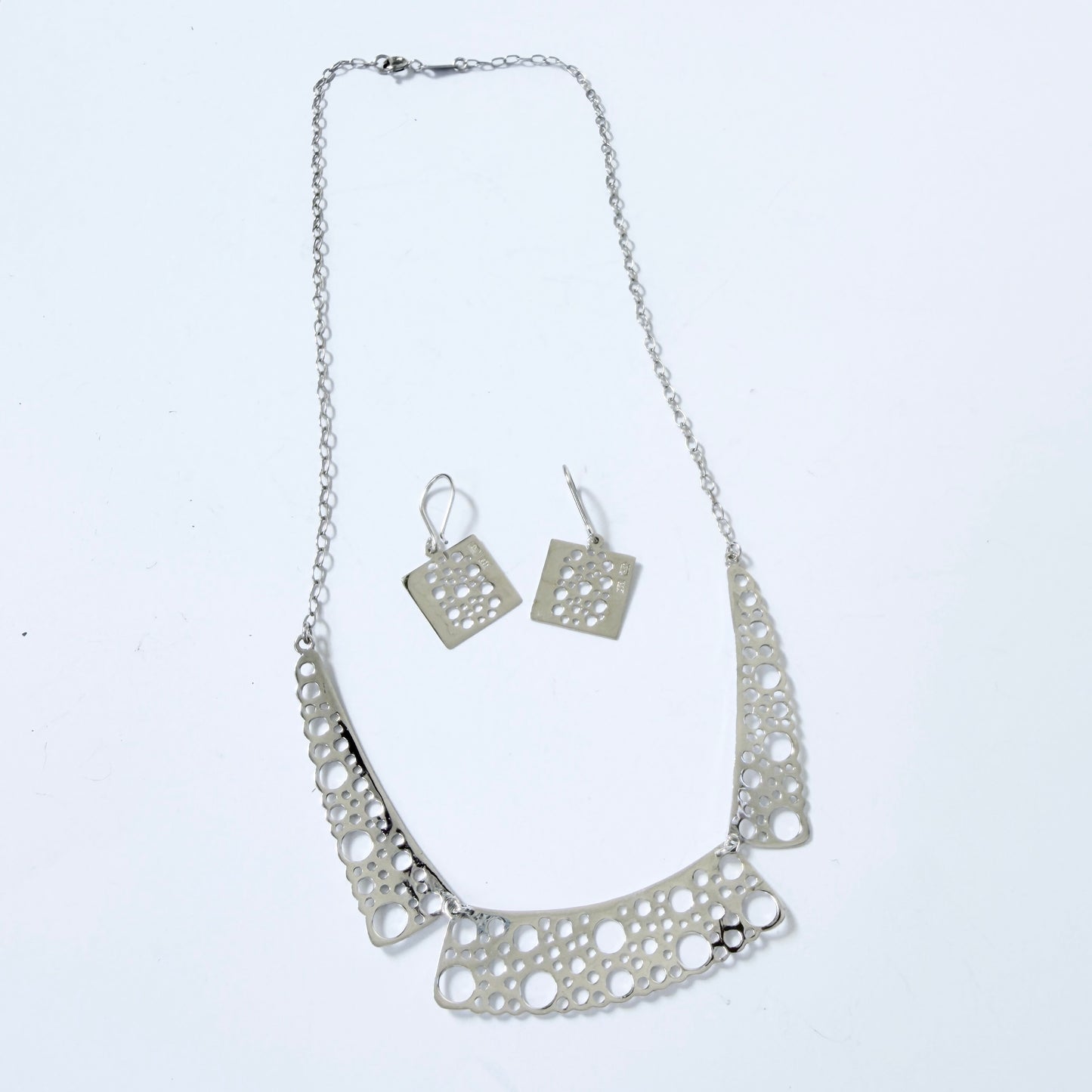 Kultakeskus, Finland. Design Liisa Vitali, Sterling Silver Necklace and Earrings