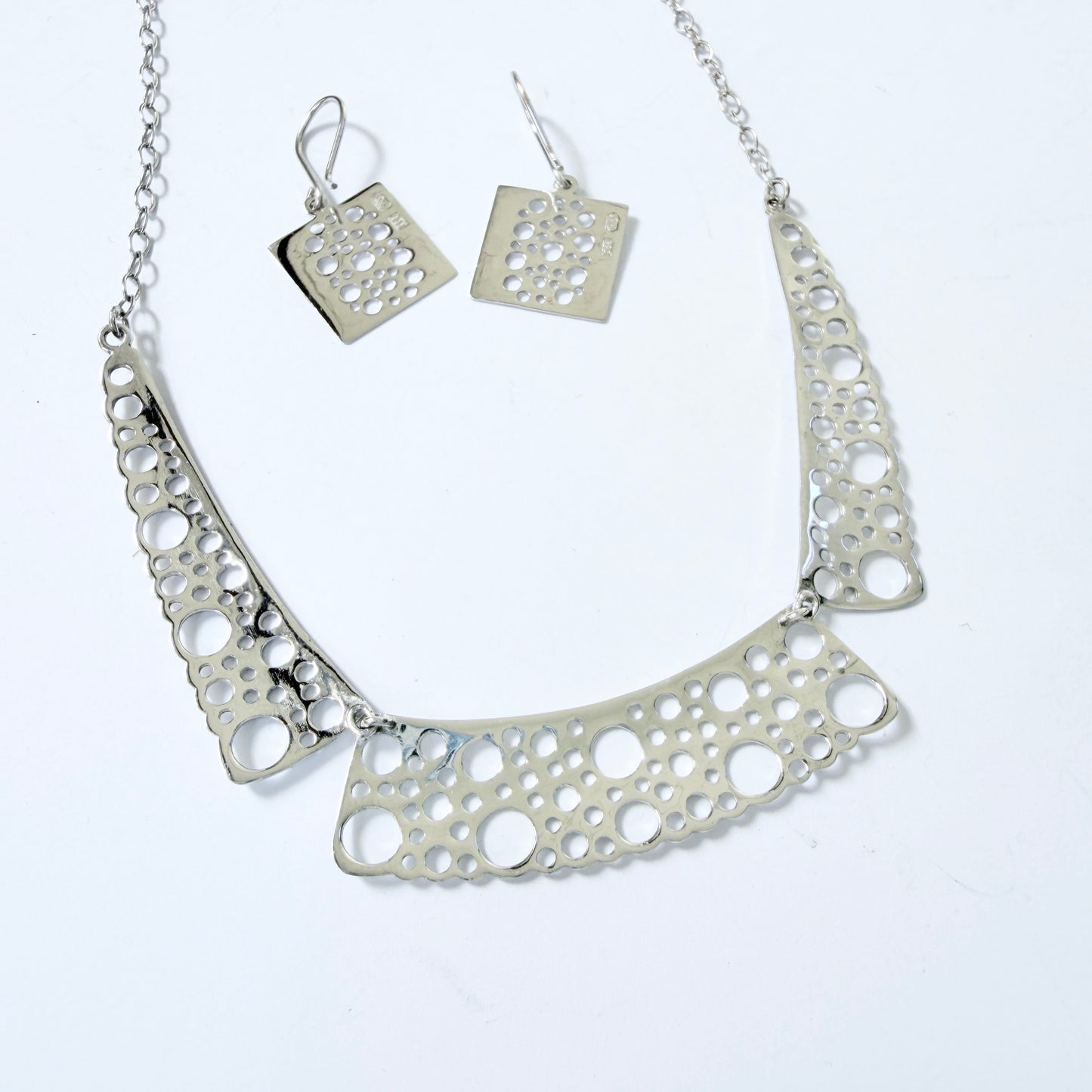 Kultakeskus, Finland. Design Liisa Vitali, Sterling Silver Necklace and Earrings