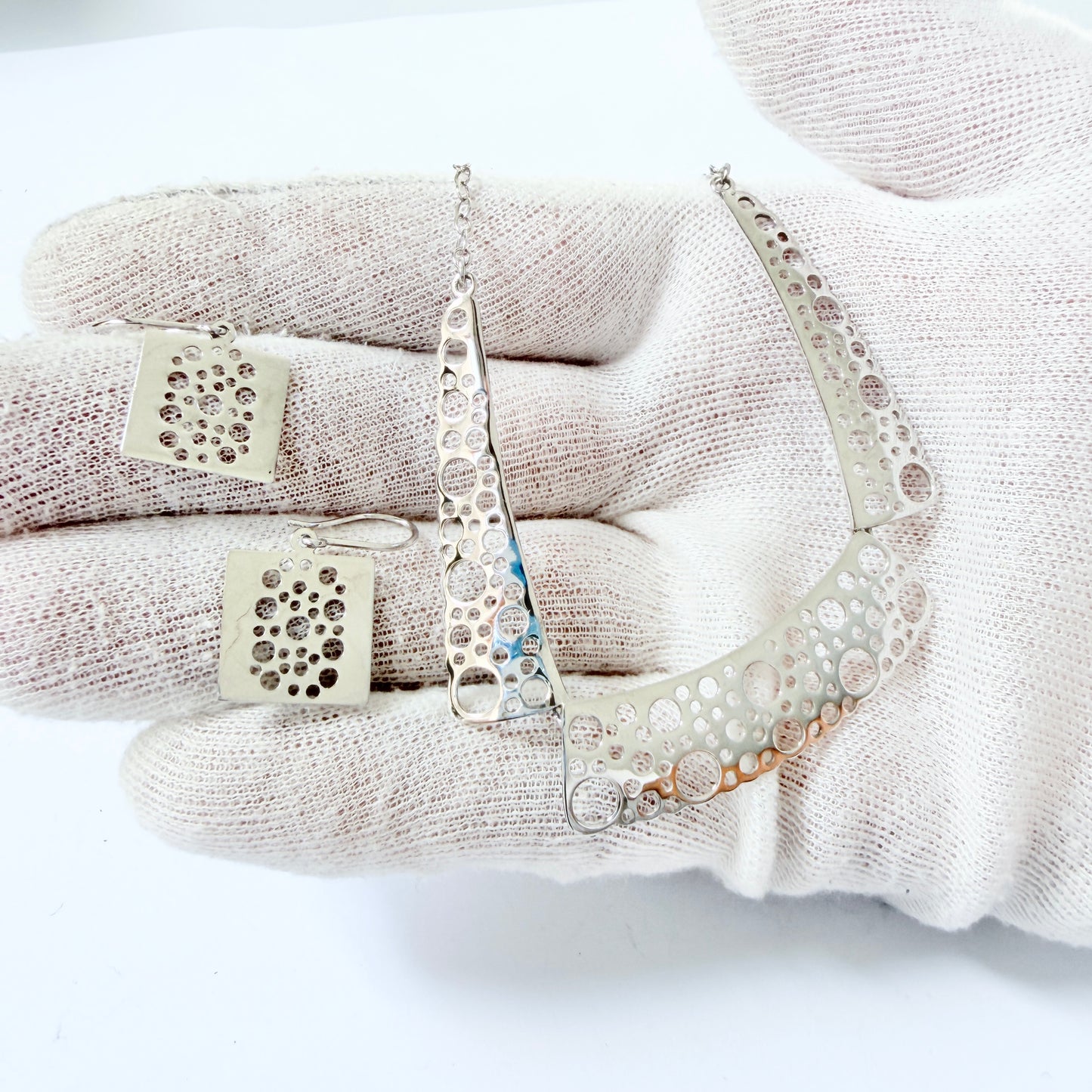 Kultakeskus, Finland. Design Liisa Vitali, Sterling Silver Necklace and Earrings