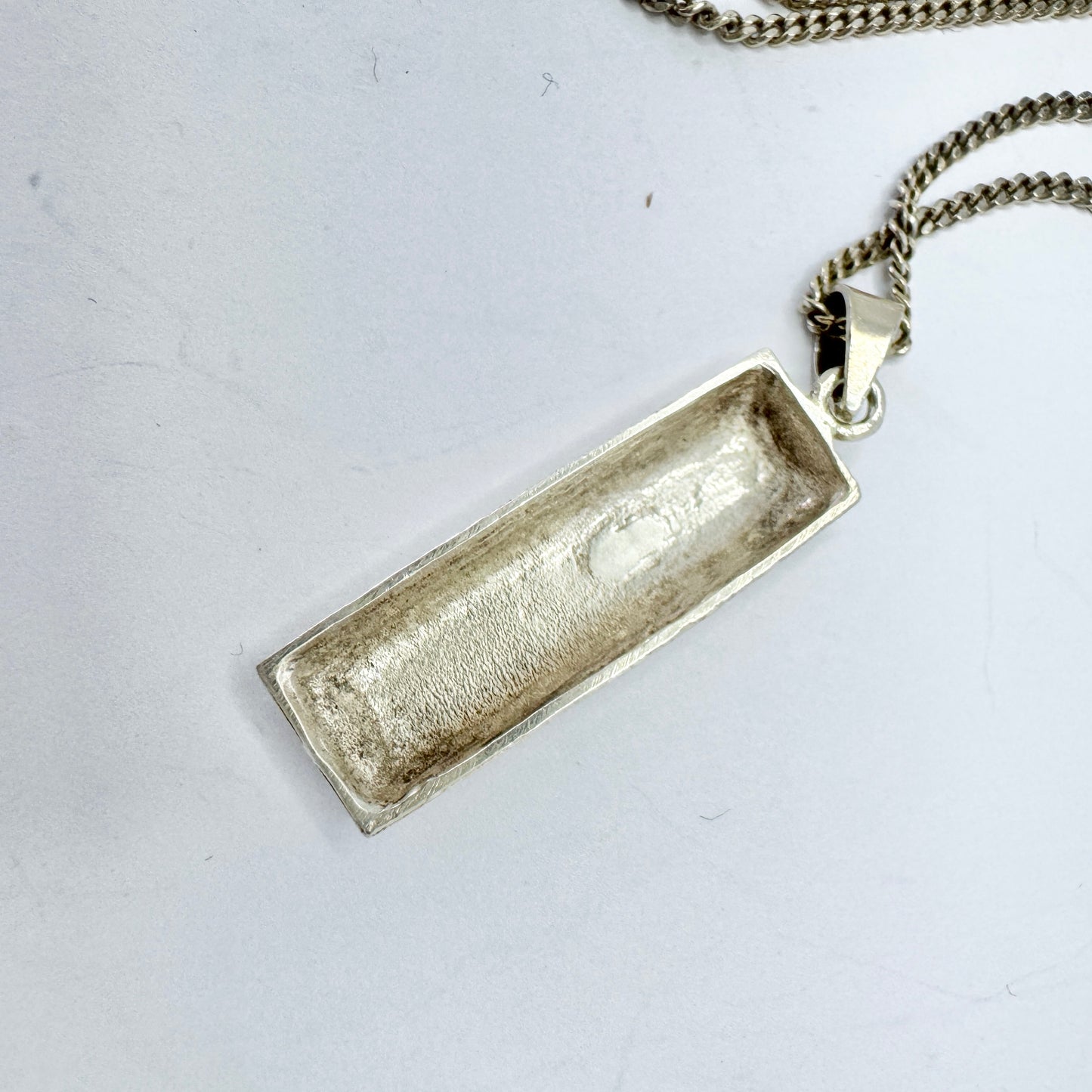 G Dahlgren, Sweden 1976. Vintage Solid SIlver pendant Necklace.