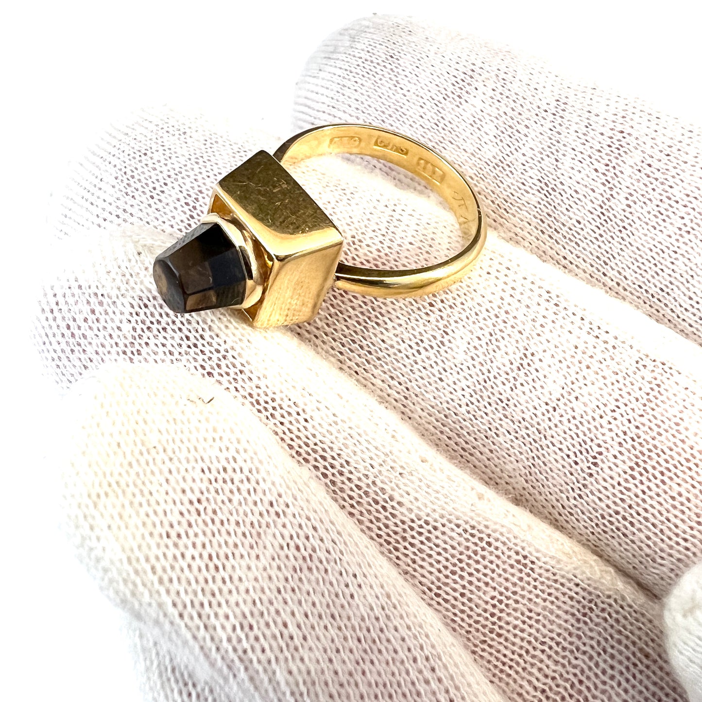 Vintage Modernist 18k Gold Smoky Quartz Ring.