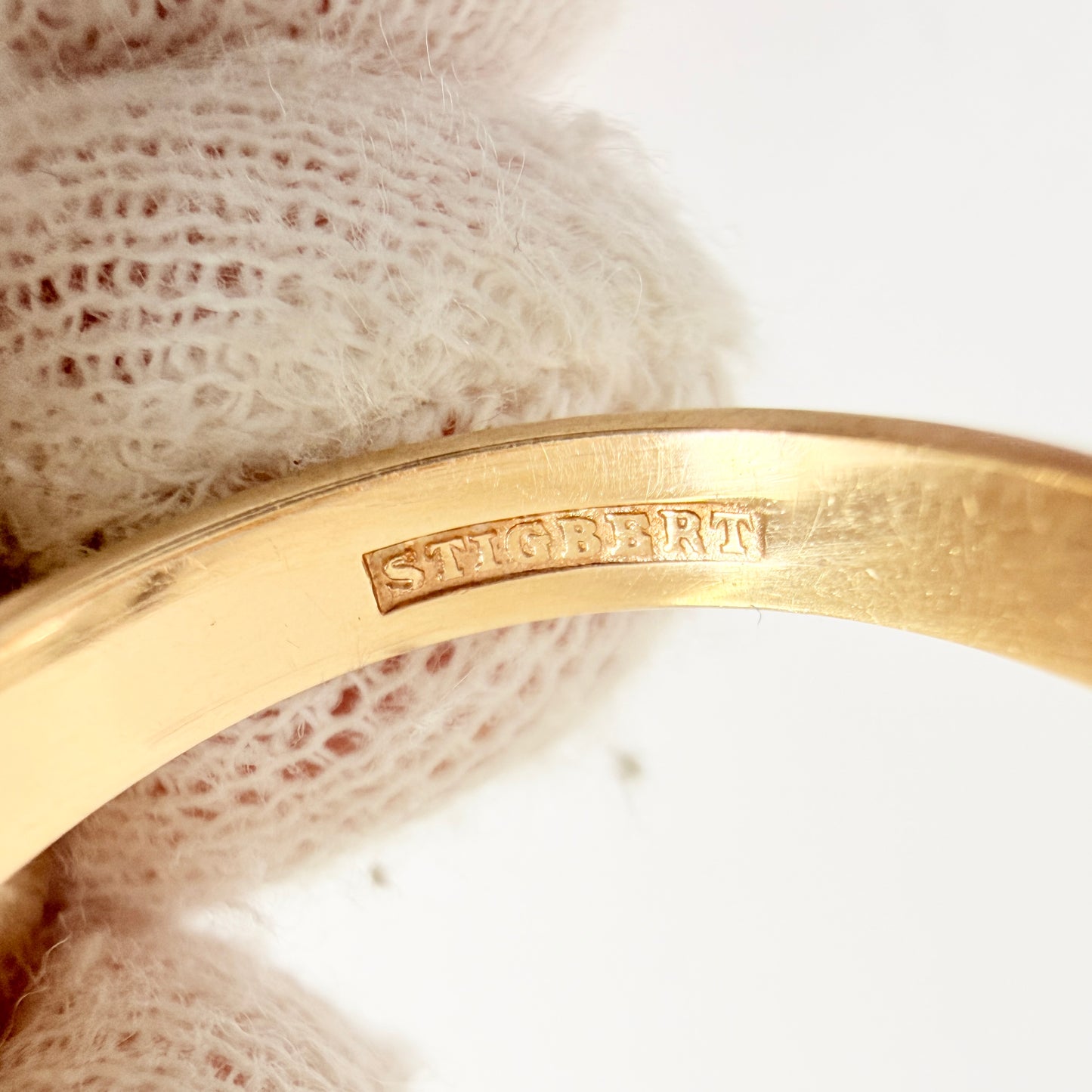Ateljé Stigbert, Stockholm Sweden 1964. Vintage Space Age 18k Gold Chalcedony Ring.