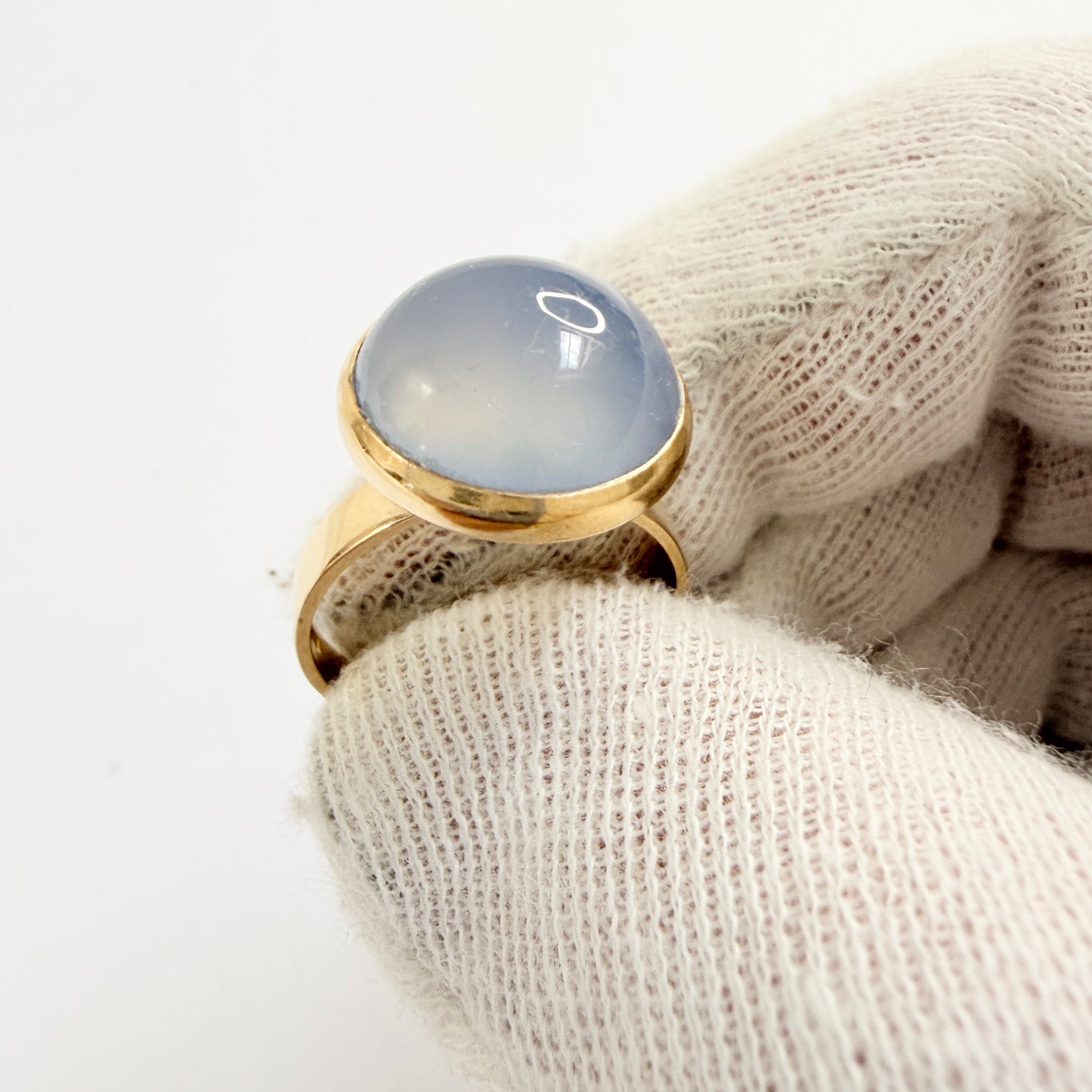 Ateljé Stigbert, Stockholm Sweden 1964. Vintage Space Age 18k Gold Chalcedony Ring.