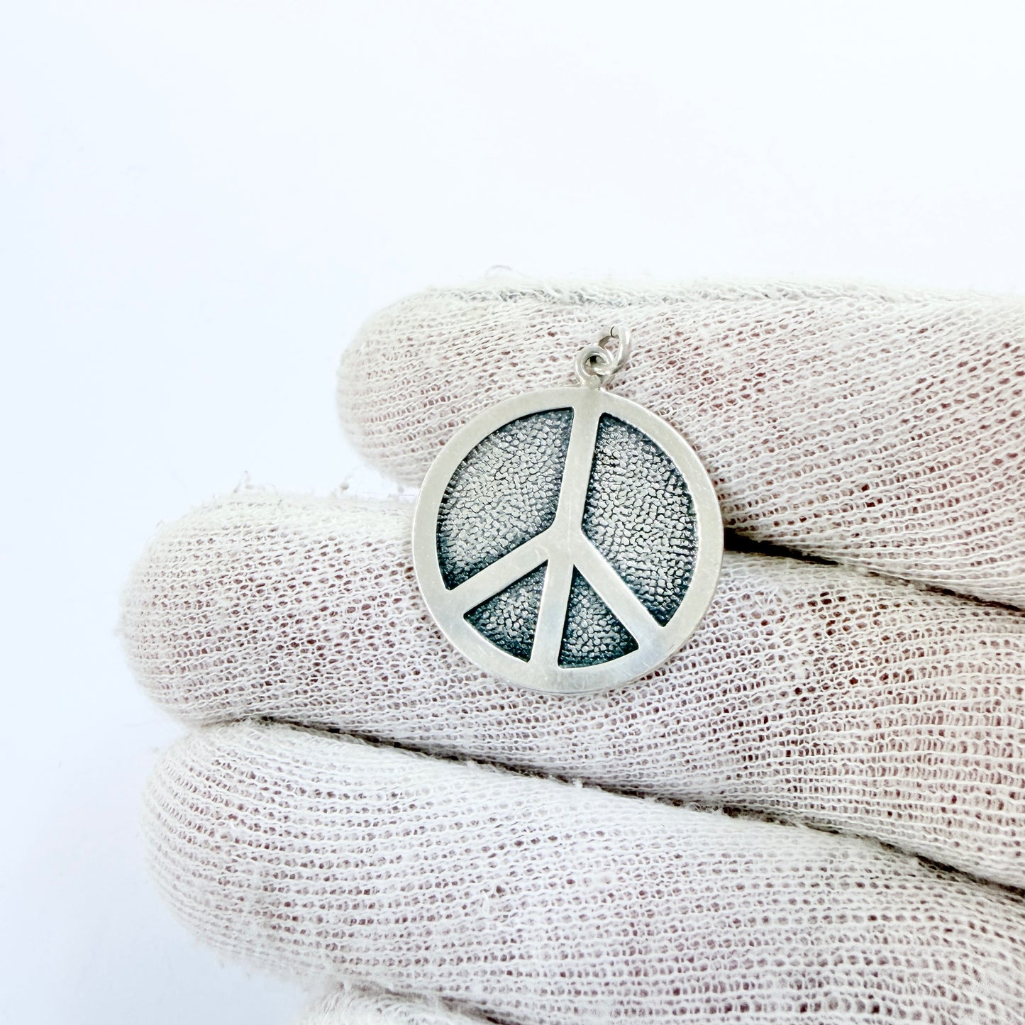 Victor Janson, Sweden 1972. Vintage Hippie-era Solid Silver Peace Sign Pendant.
