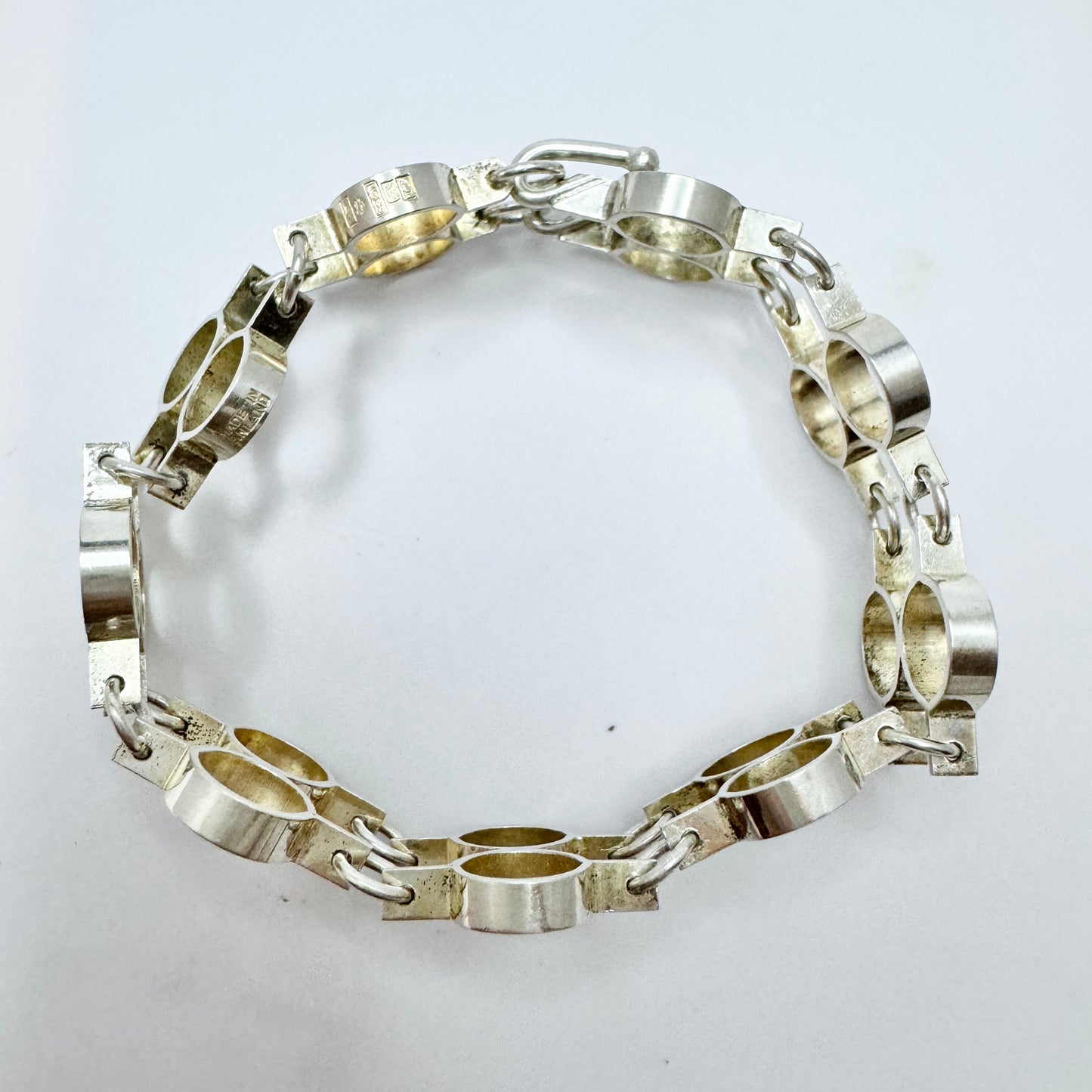 Jorma Laine for Kultateollisuus, Finland 1972. Vintage Solid Silver Bracelet.