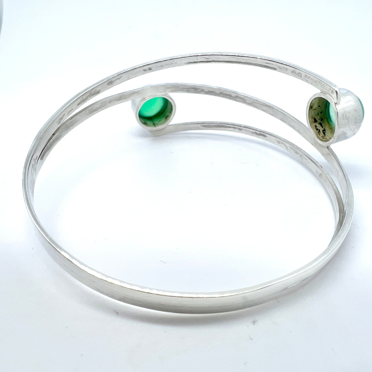 GUSSI, Sweden 1959. Vintage Sterling Silver Chrysoprase Bangle Bracelet.