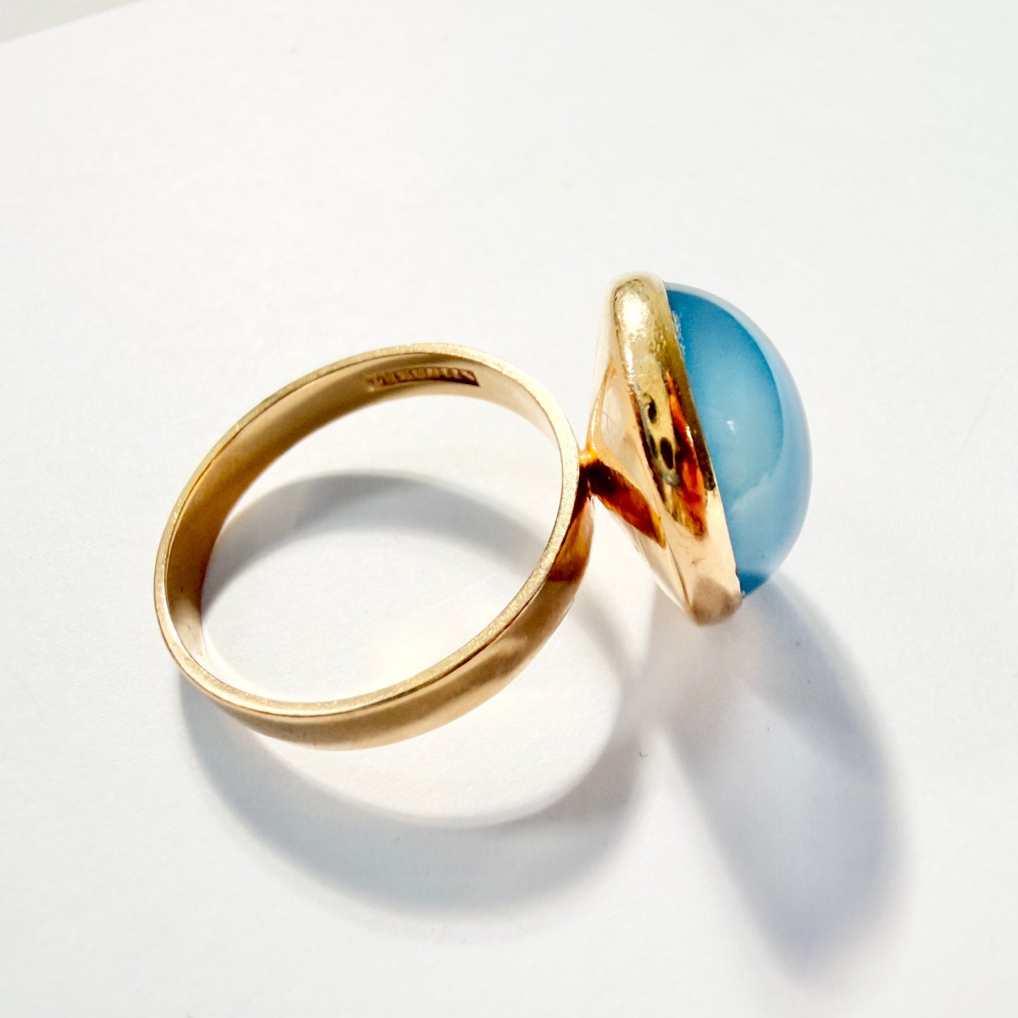 Ateljé Stigbert, Stockholm Sweden 1964. Vintage Space Age 18k Gold Chalcedony Ring.