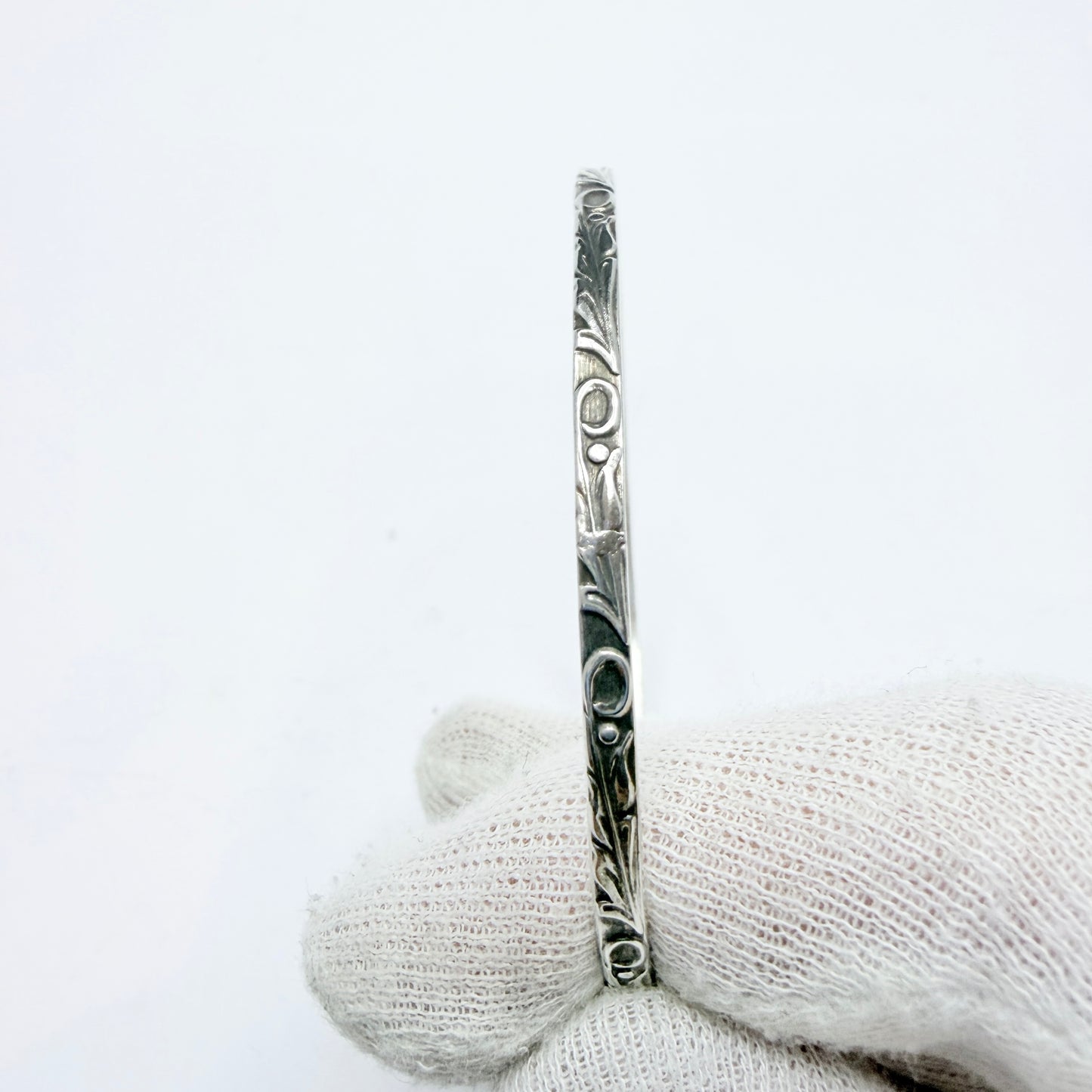 Warsaw, Poland ca 1960s. Vintage Solid Silver Bangle Bracelet.