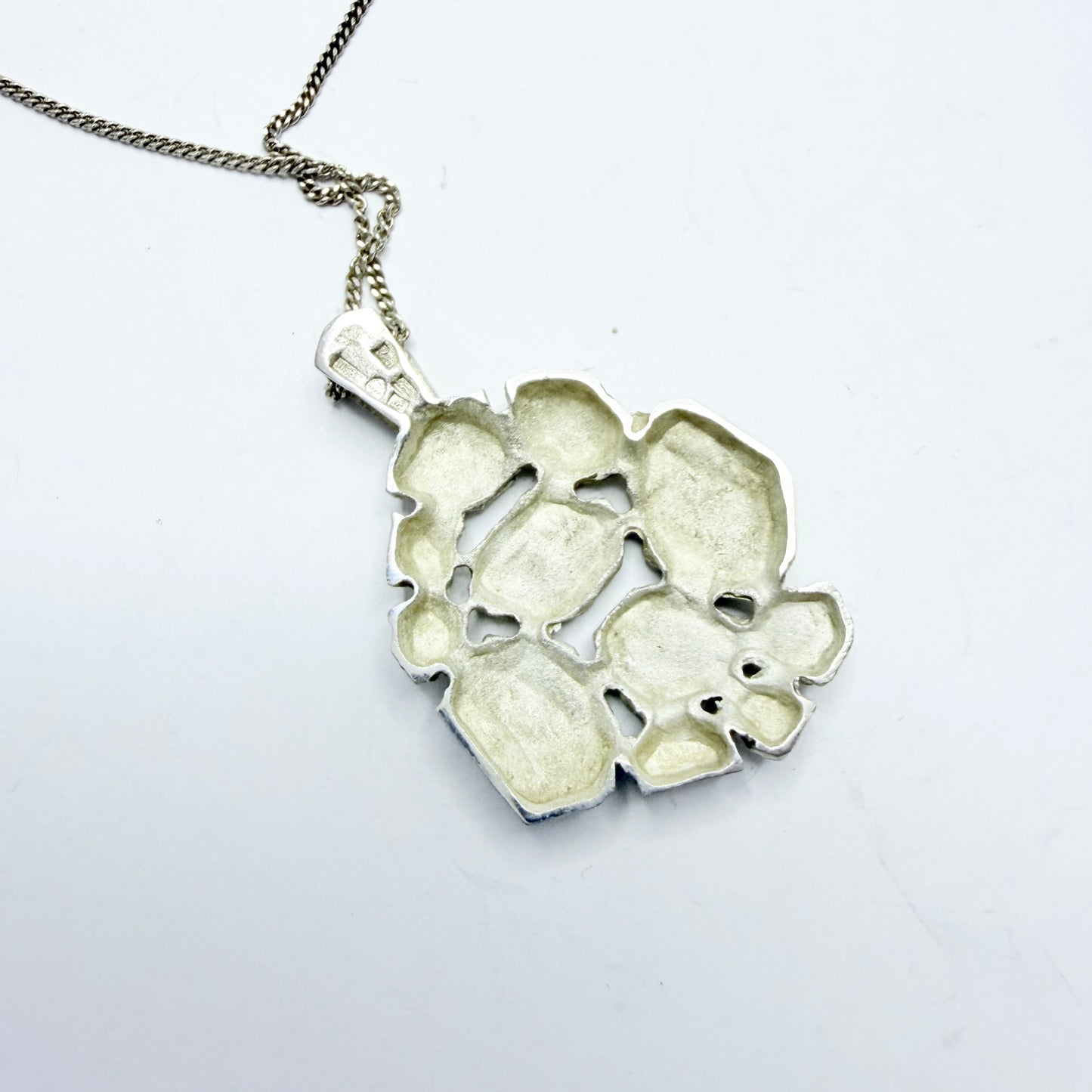 Finlandia Koru, Finland 1971. Vintage Solid Silver Pendant Necklace.