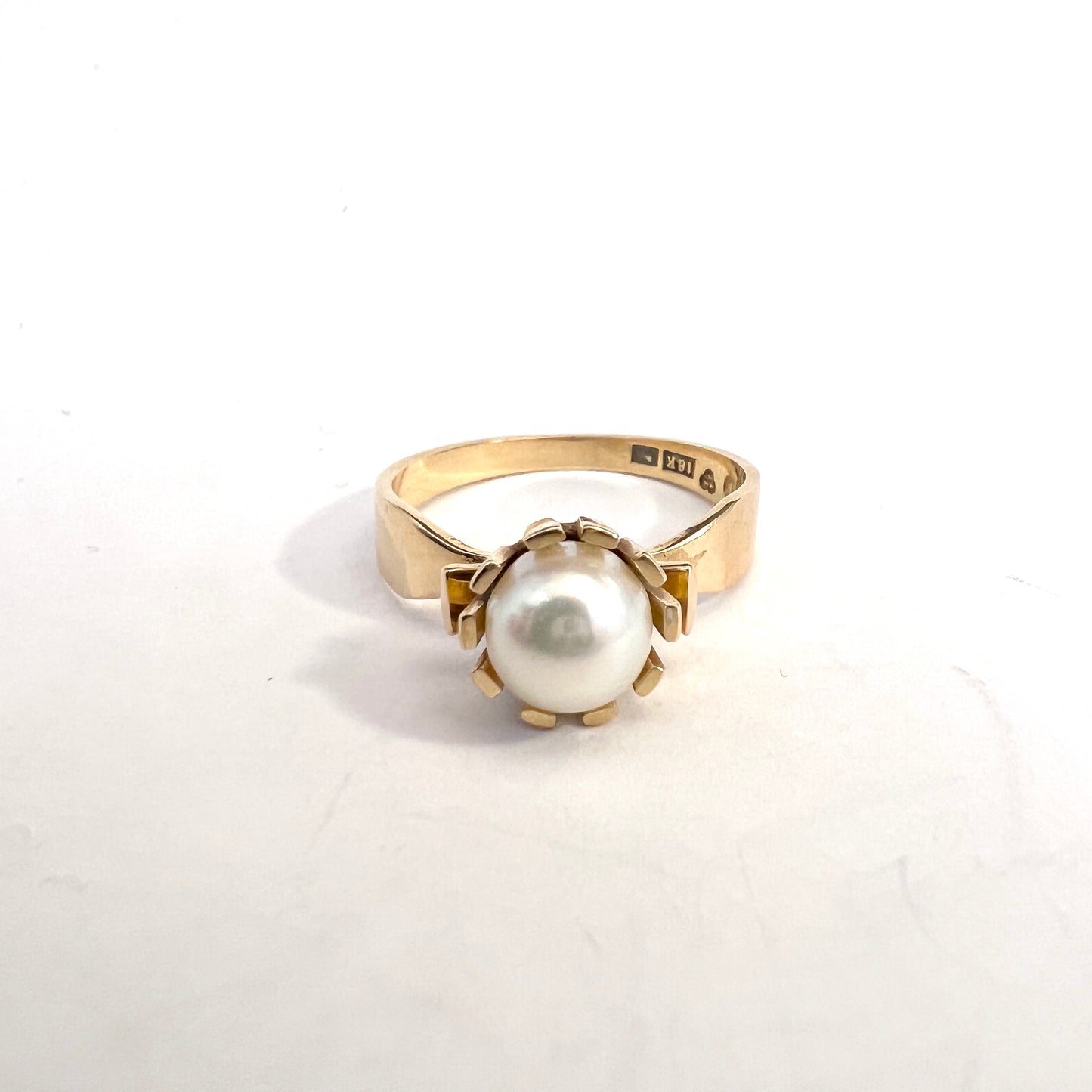 Alton, Sweden 1965. Vintage 18k Gold Pearl Ring.