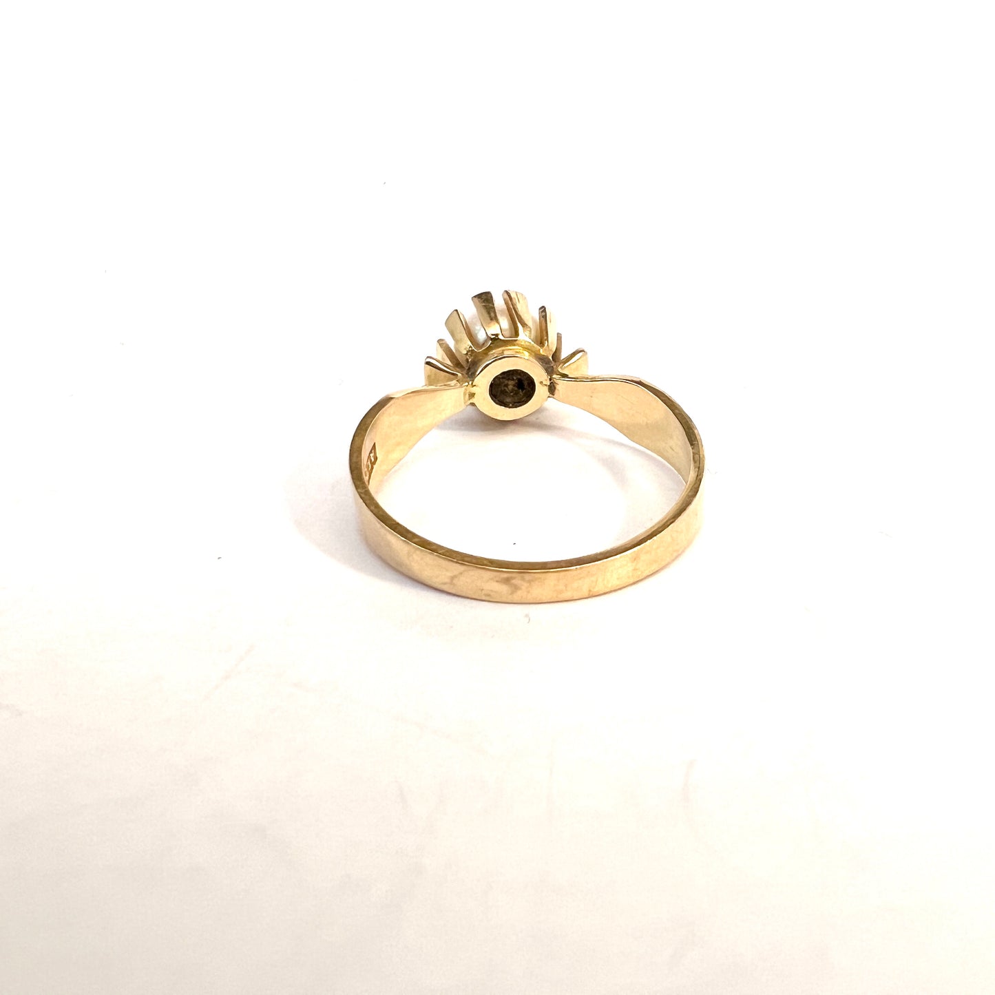 Alton, Sweden 1965. Vintage 18k Gold Pearl Ring.