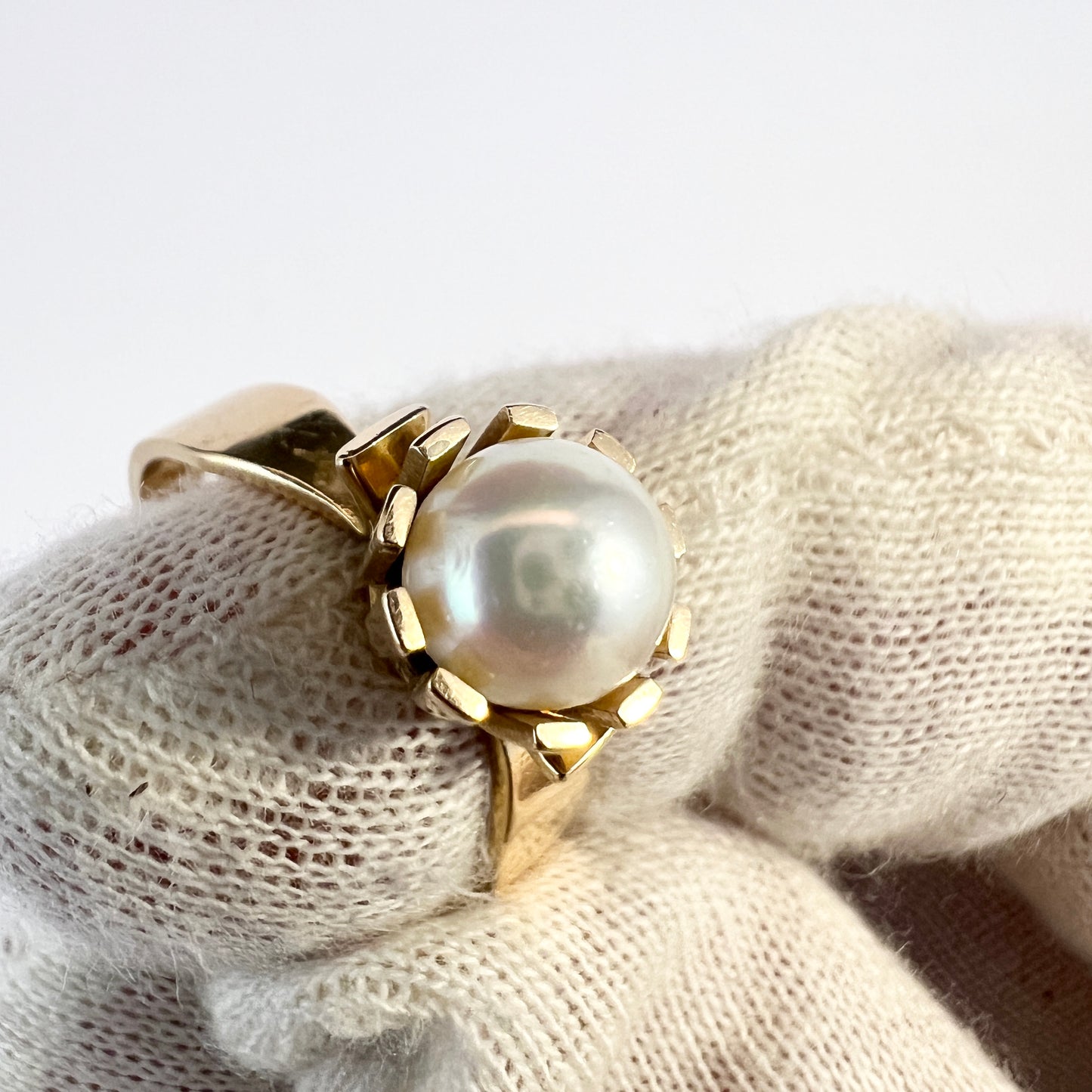 Alton, Sweden 1965. Vintage 18k Gold Pearl Ring.