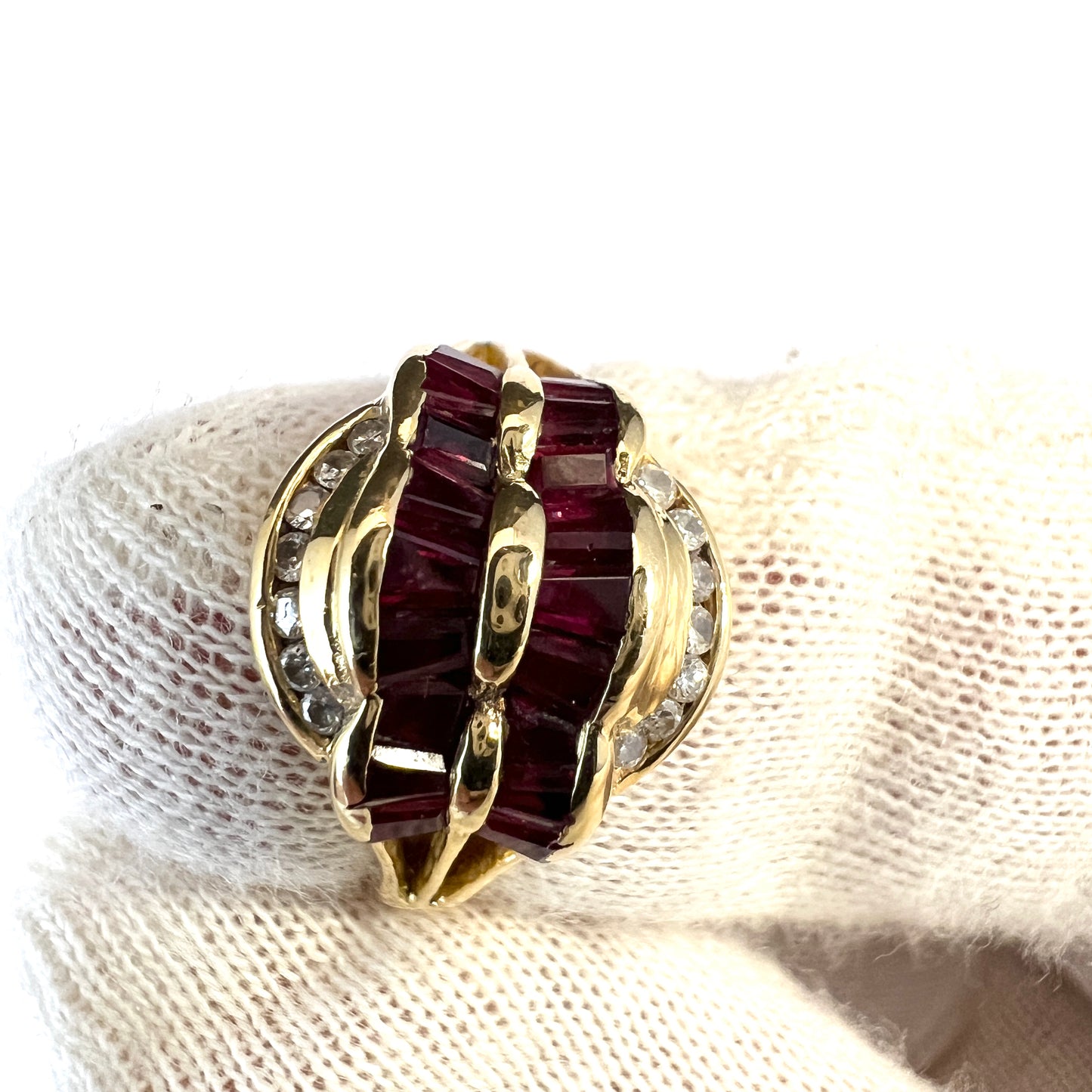 Vintage Mid-century 18k Gold Diamond Ruby Ring.