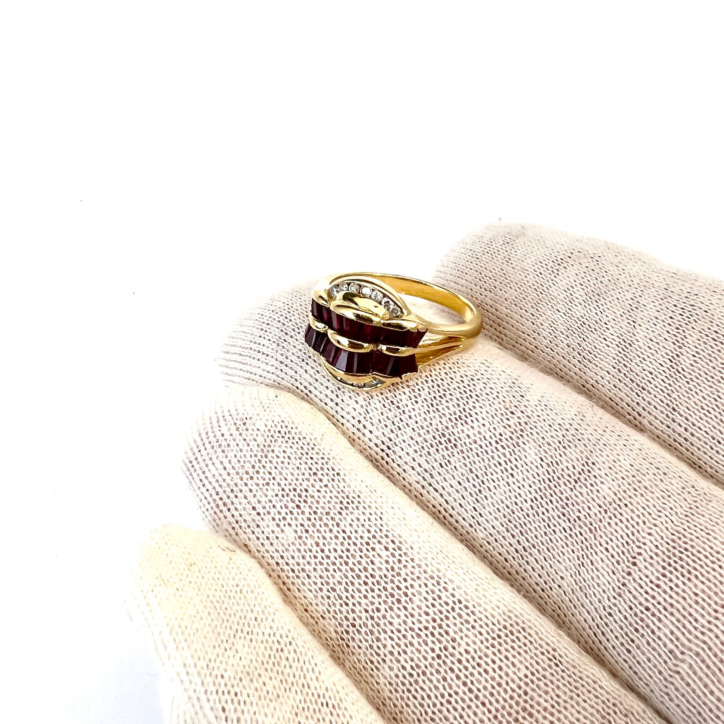 Vintage Mid-century 18k Gold Diamond Ruby Ring.