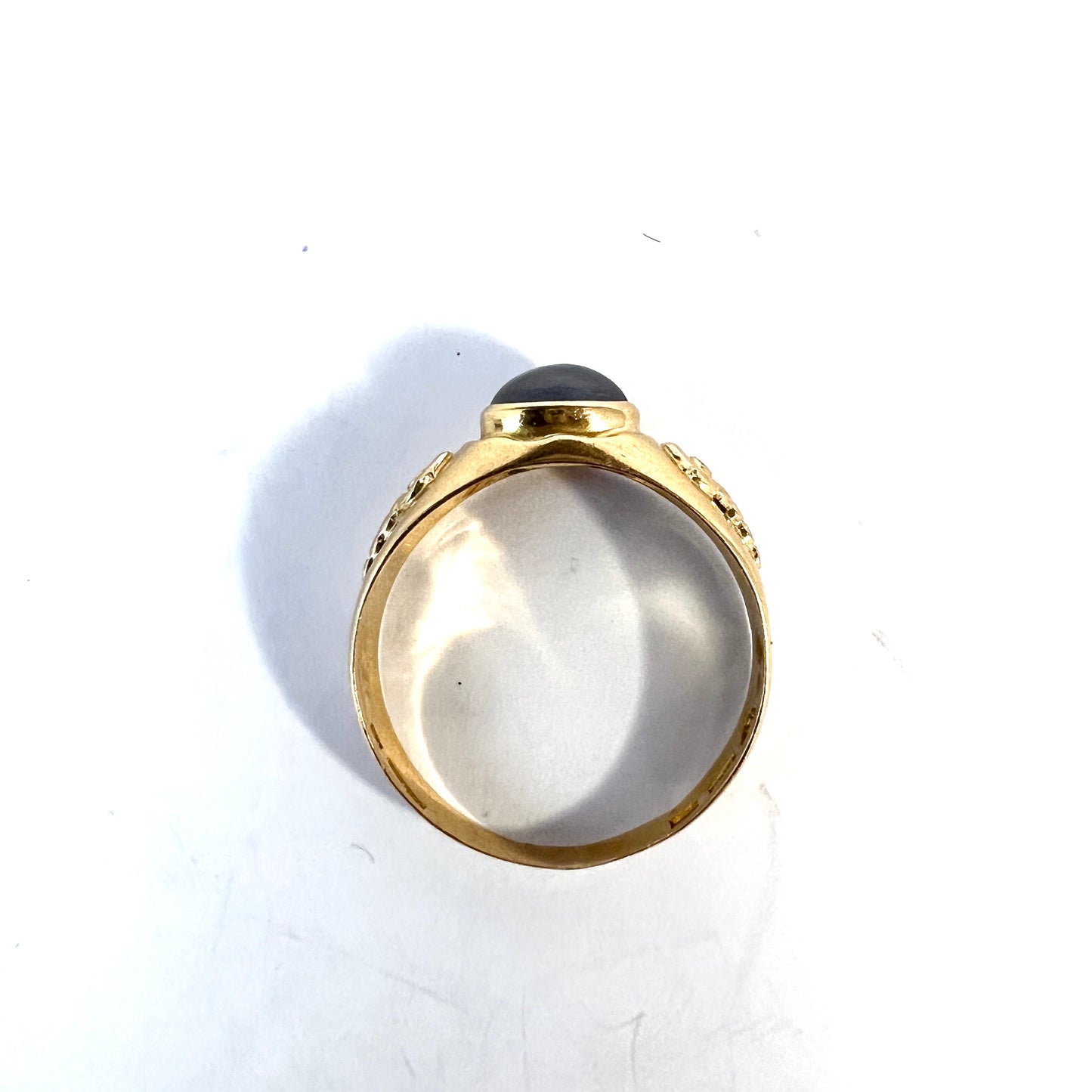 G Dahlgren, Sweden 1964. Vintage 18k Gold Moonstone Ring.