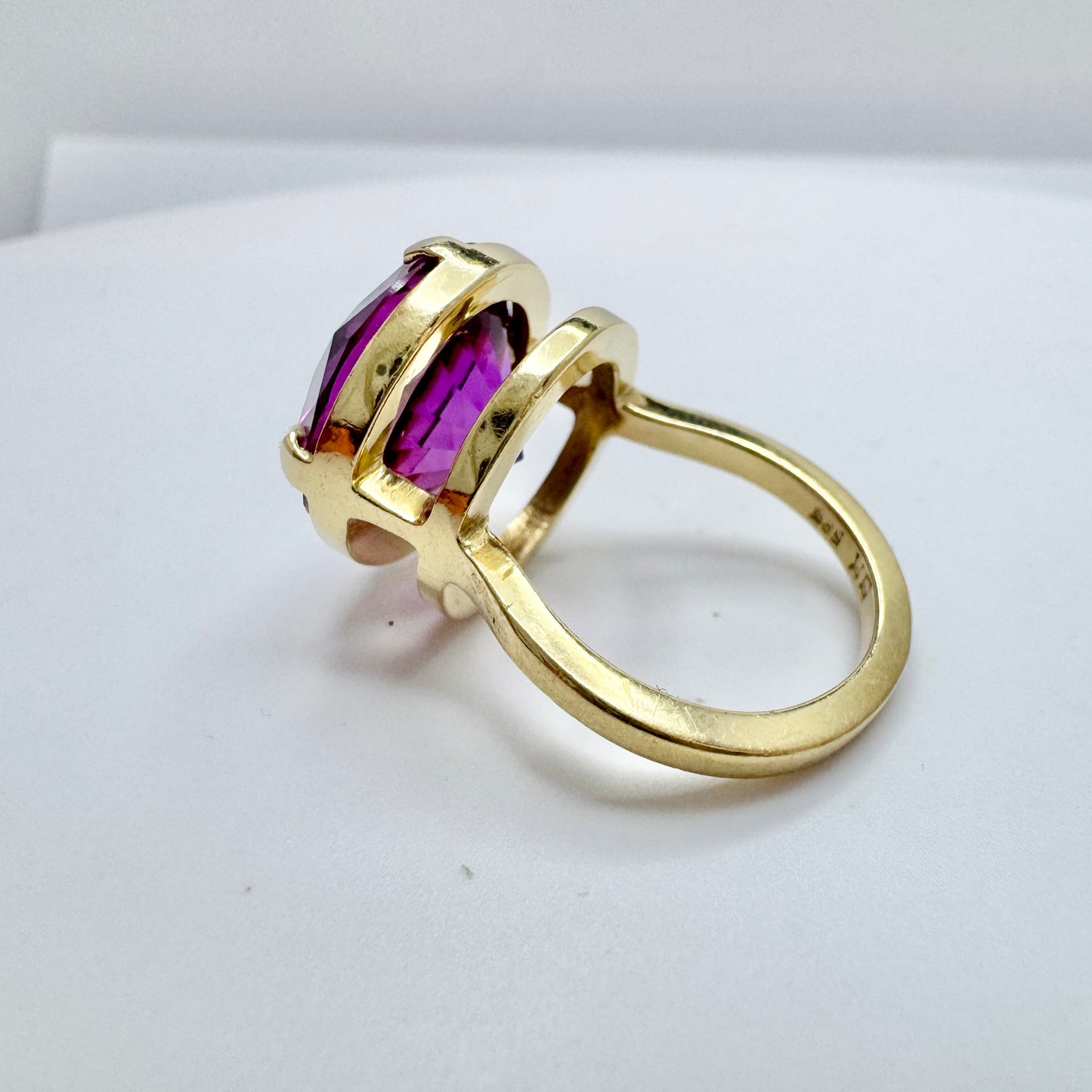 Bernhard Hertz, Denmark. Vintage 14k Gold Sapphire Cocktail Ring.