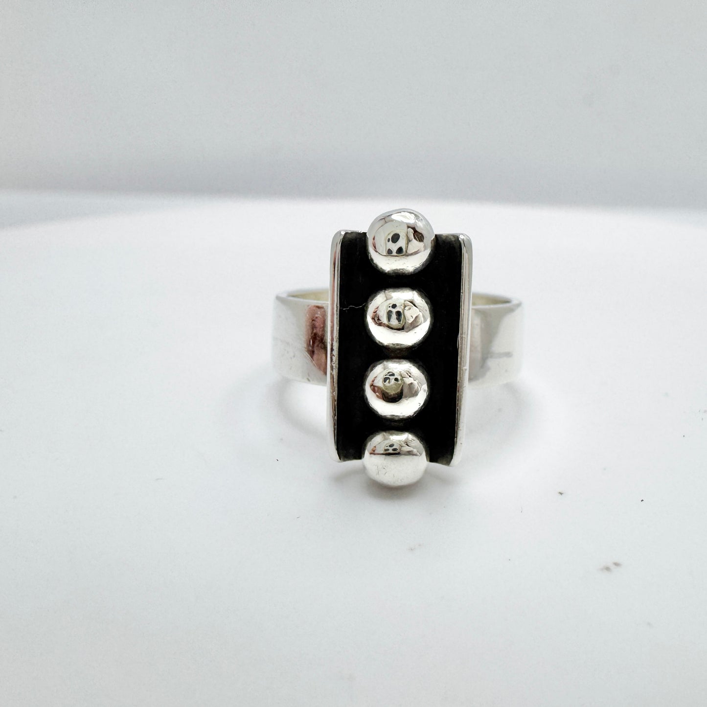 Elis Kauppi, Kupittaan Kulta, Finland. Vintage Modernist Sterling Silver Ring.