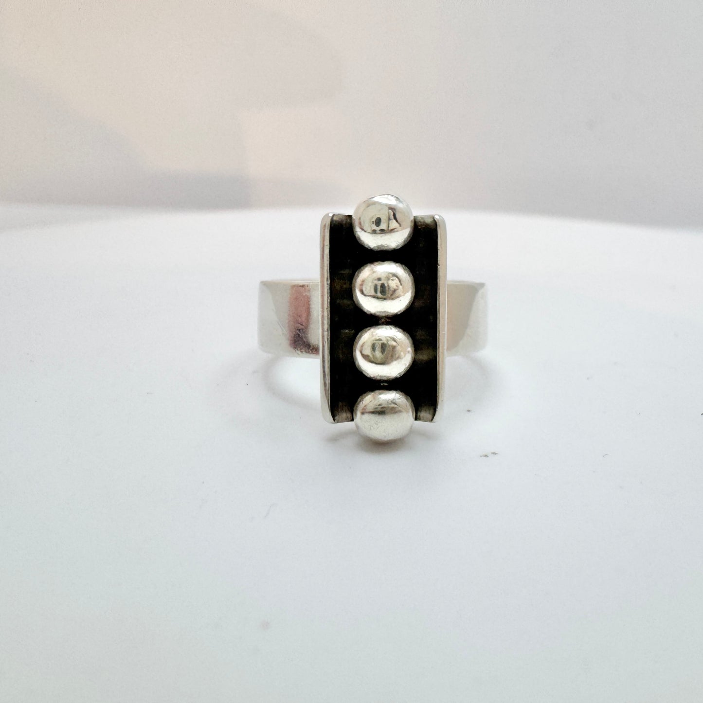 Elis Kauppi, Kupittaan Kulta, Finland. Vintage Modernist Sterling Silver Ring.
