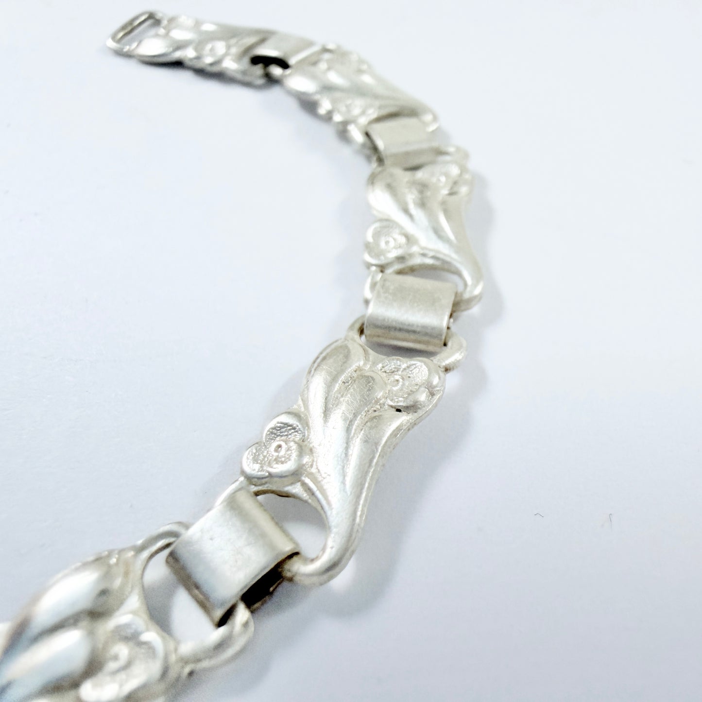 Vintage 1940s. Solid Silver Flower Bracelet.