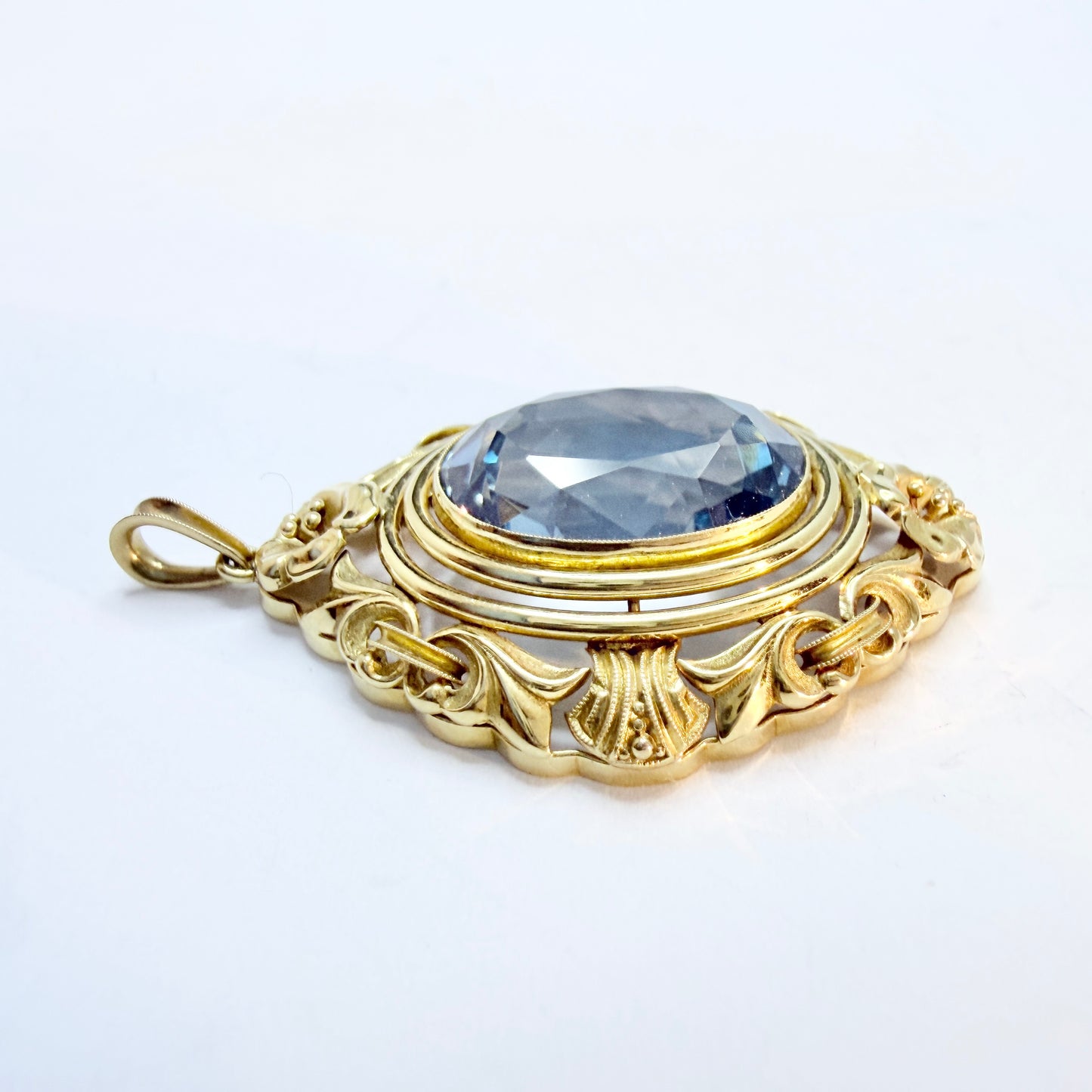 Thure Karlsson, Swden 1944. Vintage WW2-era 18k Gold intense Blue Synthetic Spinel Pendant.