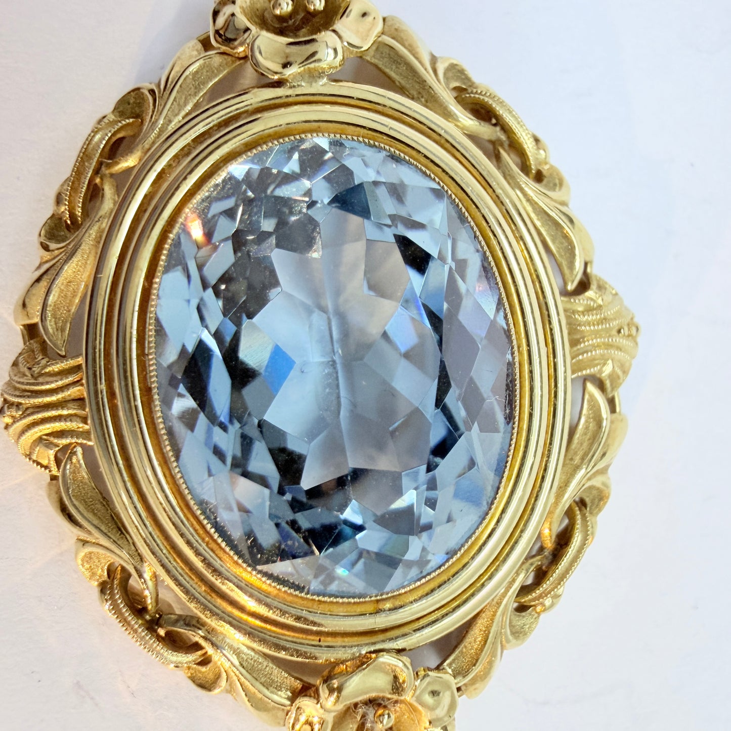 Thure Karlsson, Swden 1944. Vintage WW2-era 18k Gold intense Blue Synthetic Spinel Pendant.