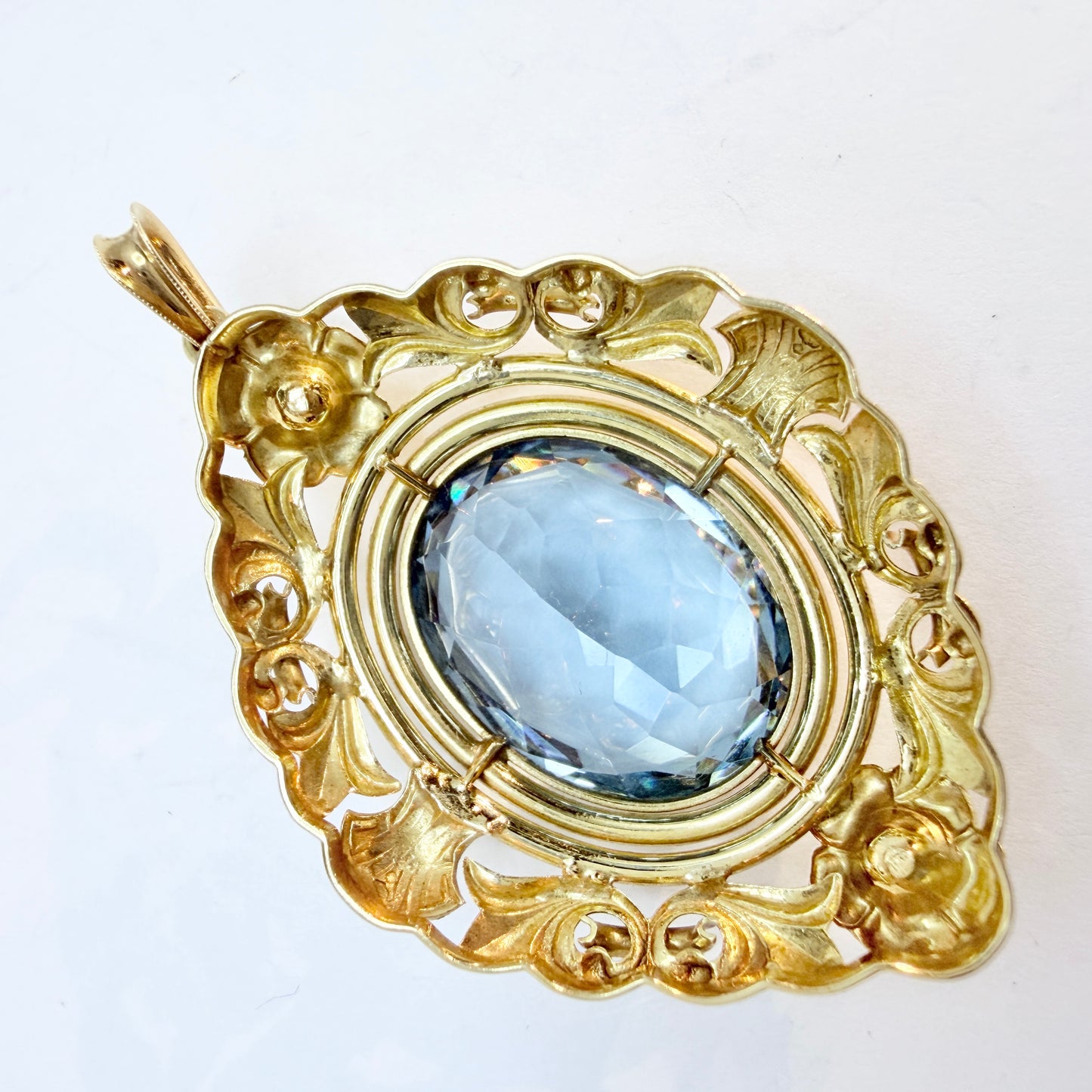 Thure Karlsson, Swden 1944. Vintage WW2-era 18k Gold intense Blue Synthetic Spinel Pendant.
