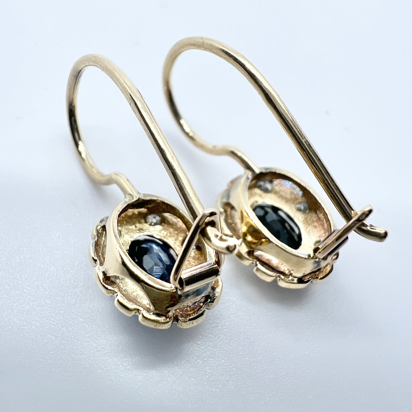 Maker VM, Finland 1998. Vintage 14k Gold Sapphire Diamond Earrings.