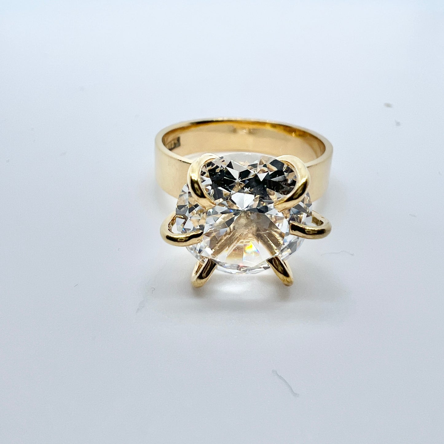 Styletta, Sweden 1968. Vintage 18k Gold Synthetic Spinel Ring.