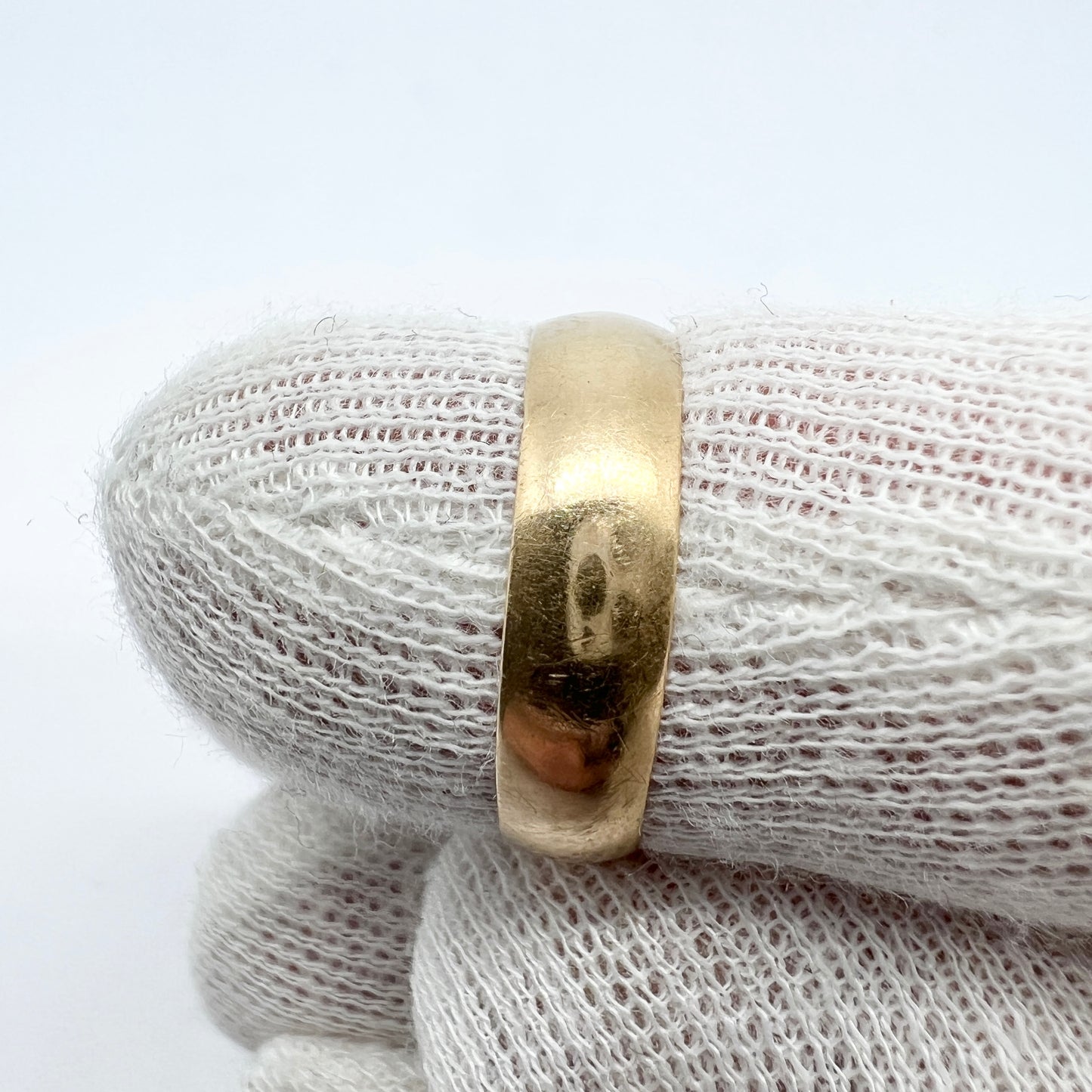 Anton Lundin, Sweden 1892. Antique 18k Gold Wedding Band Ring.
