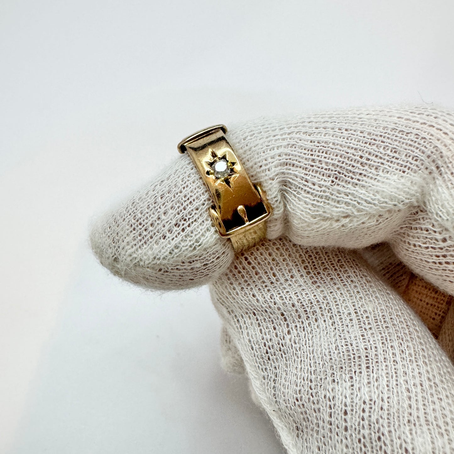 WN, Birmingham 1895. Antique Victorian 15k Gold Diamond Buckle Ring.