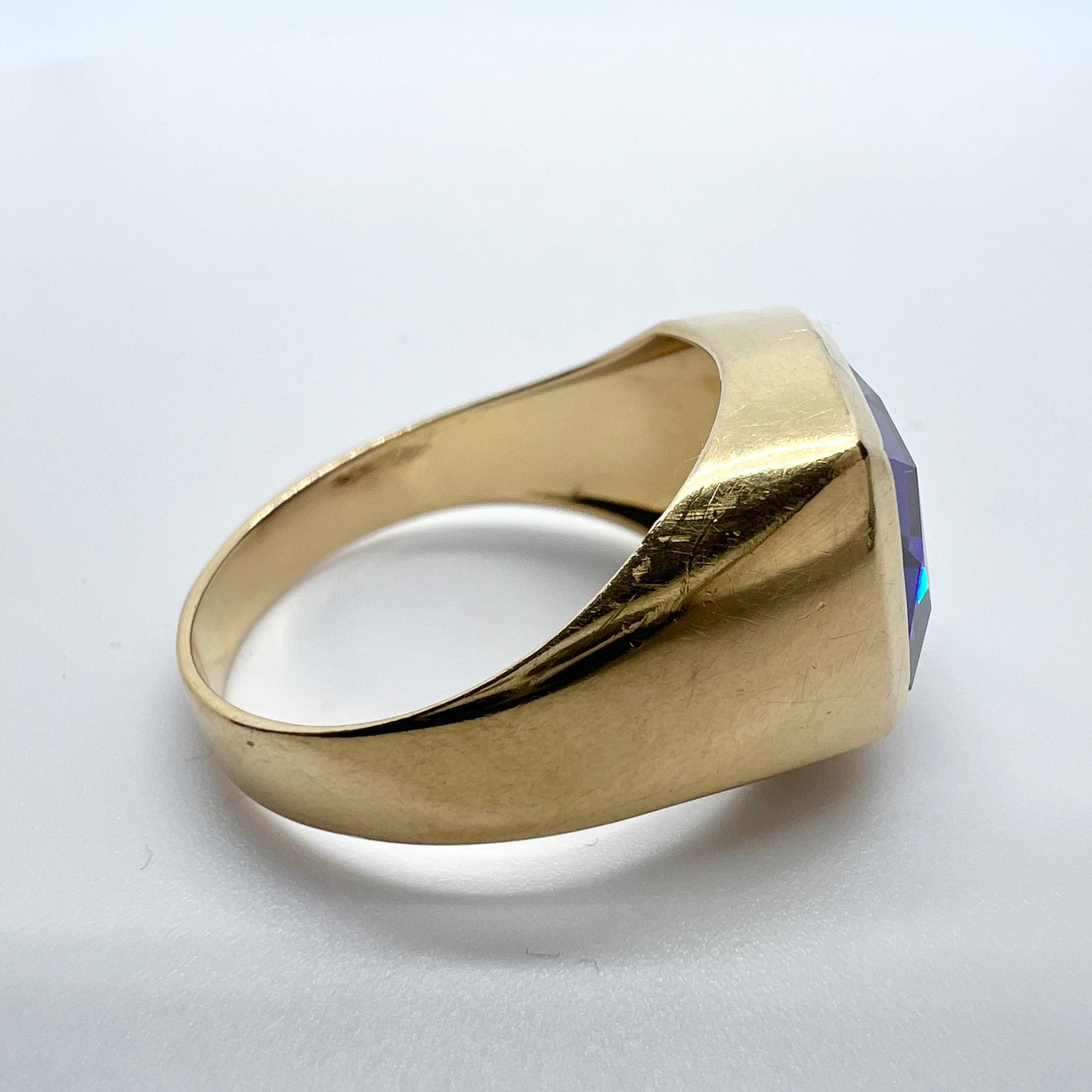 J Pettersson, Sweden c 1950s. Vintage 18k Gold Synthetic Sapphire Ring.