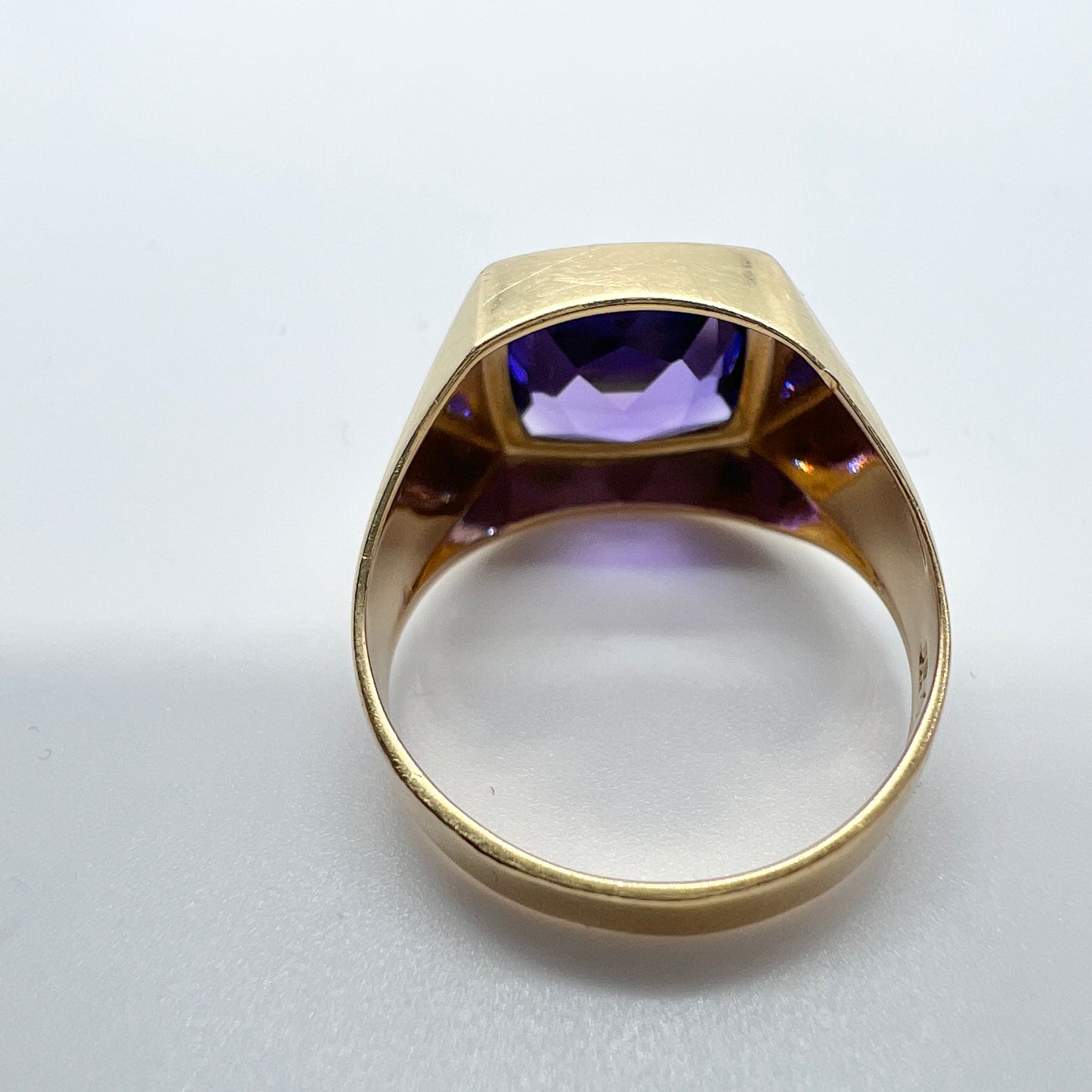 J Pettersson, Sweden c 1950s. Vintage 18k Gold Synthetic Sapphire Ring.
