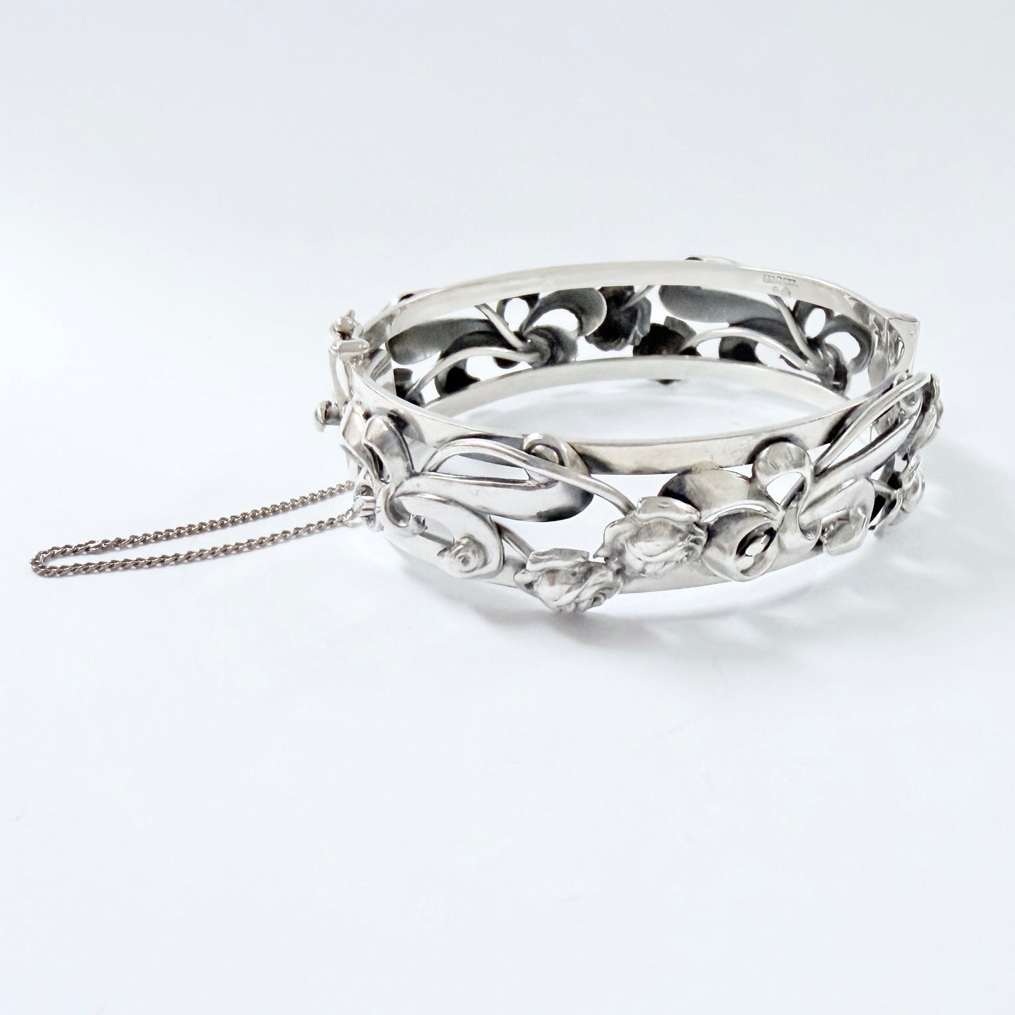 Kaplan, Stockholm, year 1950. Vintage Solid Silver Rose Flower Hinged Bangle Bracelet.