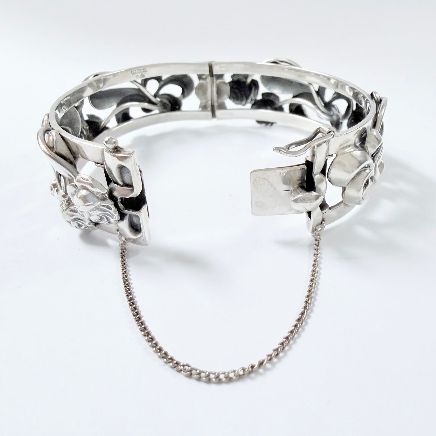 Kaplan, Stockholm, year 1950. Vintage Solid Silver Rose Flower Hinged Bangle Bracelet.