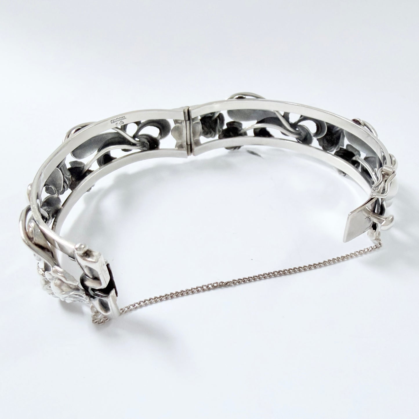 Kaplan, Stockholm, year 1950. Vintage Solid Silver Rose Flower Hinged Bangle Bracelet.