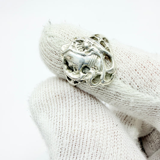 Vintage Art Nouveau-style Sterling Silver Ring.