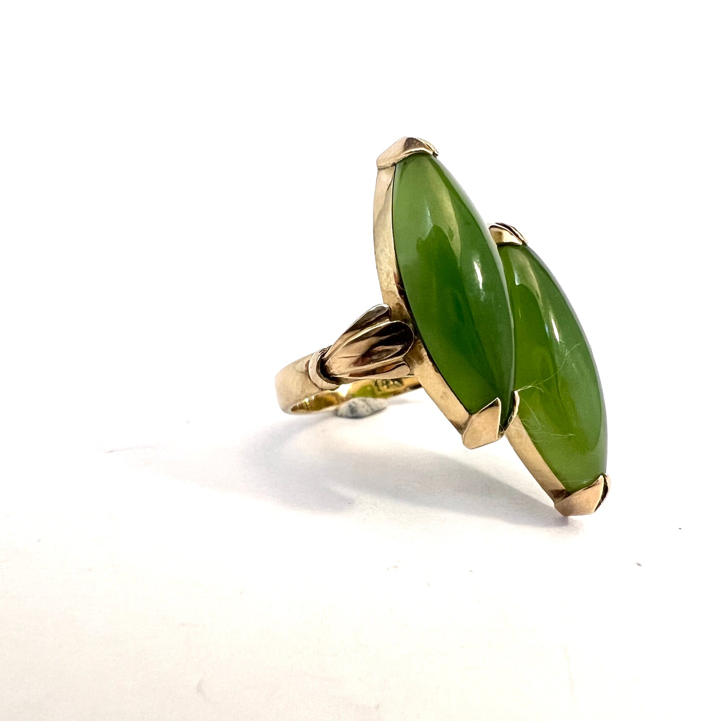 Vintage 14k Gold Nephrite Jade Ring.