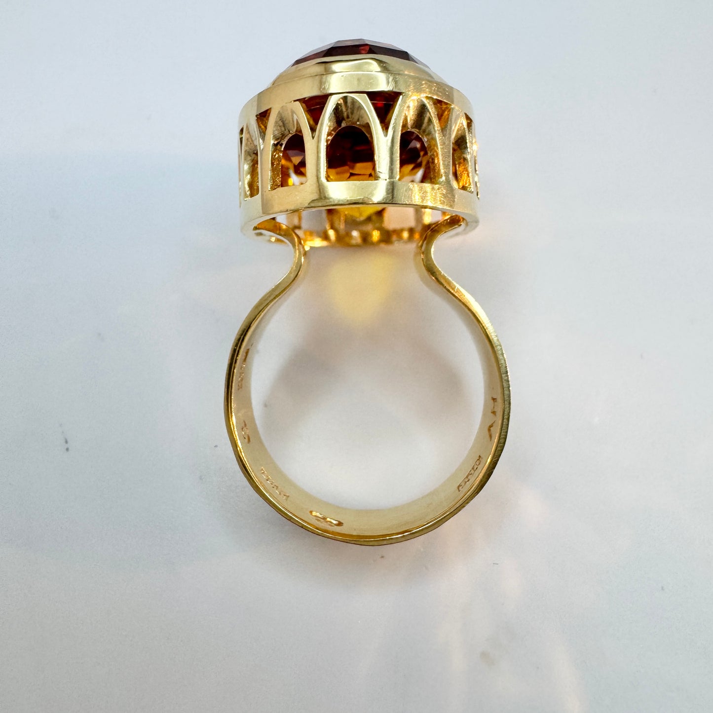 Anders Högberg, Sweden 1976. Bold Vintage 18k Gold Citrine Ring. Signed.