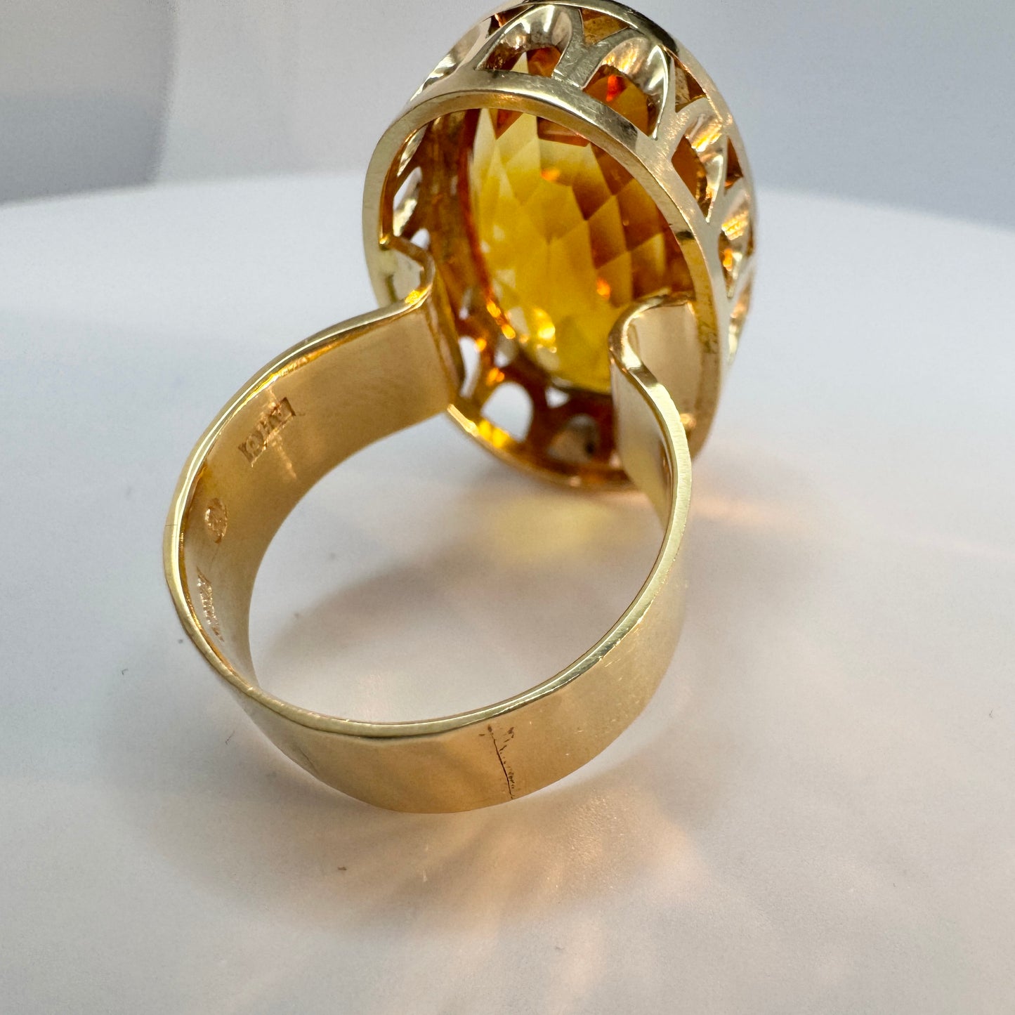 Anders Högberg, Sweden 1976. Bold Vintage 18k Gold Citrine Ring. Signed.