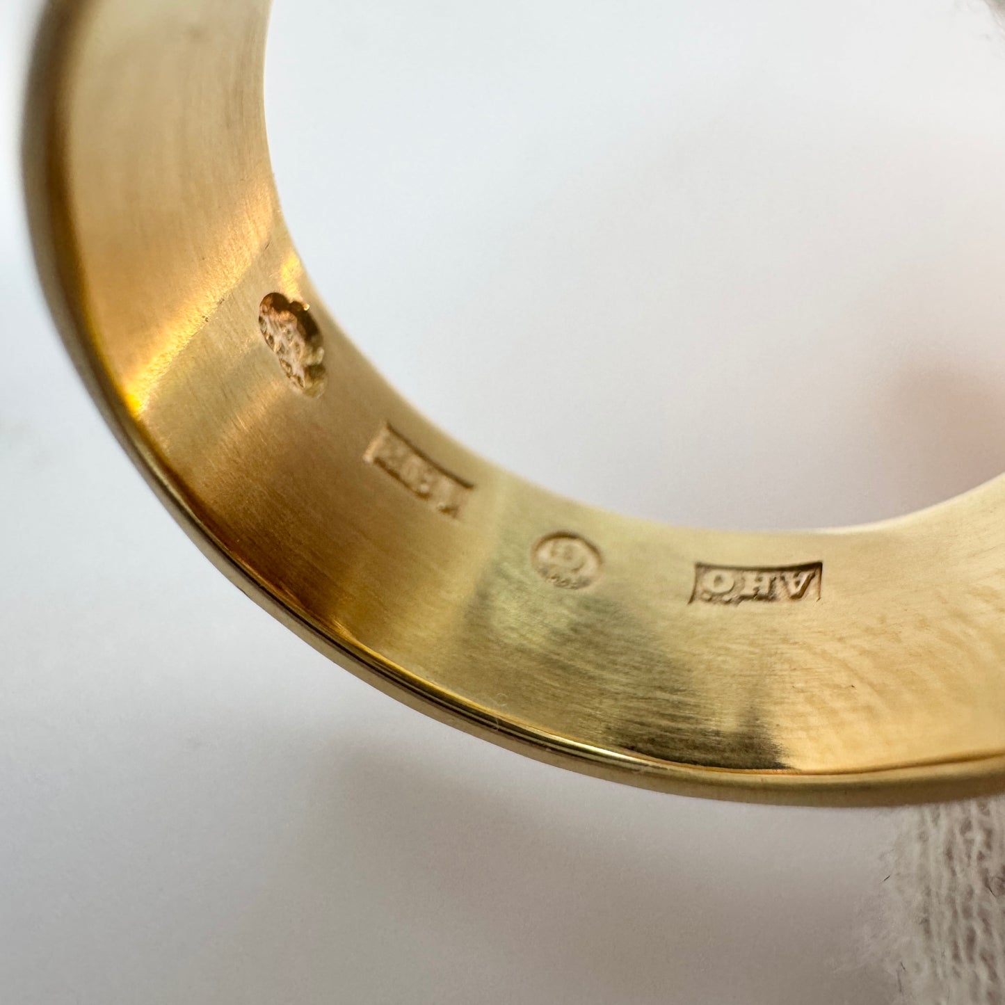 Anders Högberg, Sweden 1976. Bold Vintage 18k Gold Citrine Ring. Signed.