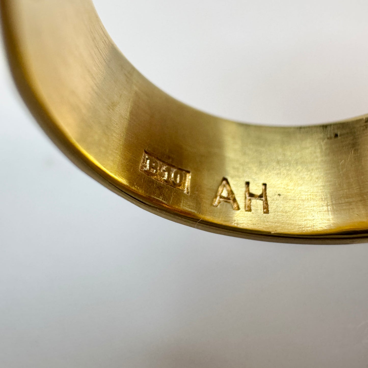 Anders Högberg, Sweden 1976. Bold Vintage 18k Gold Citrine Ring. Signed.