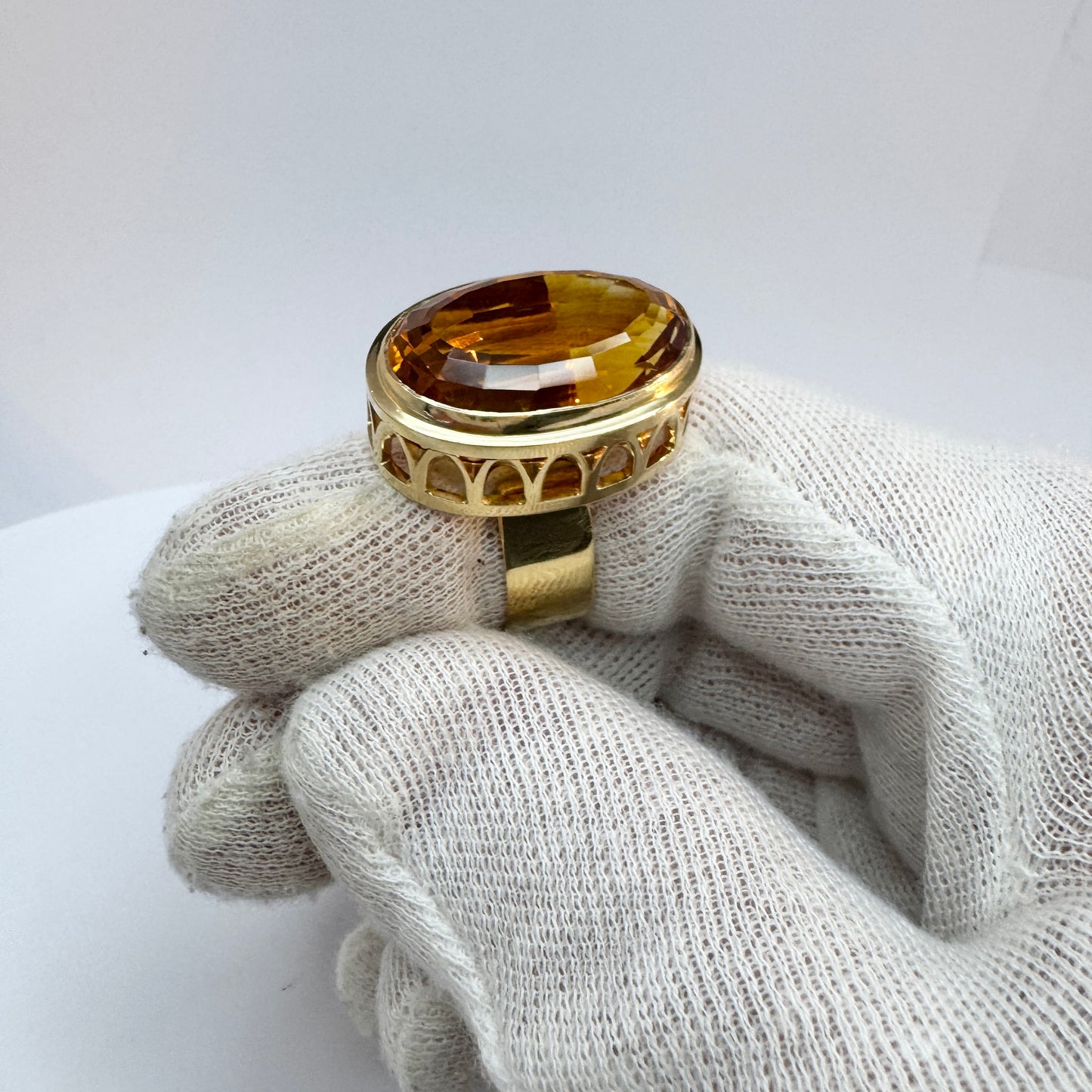 Anders Högberg, Sweden 1976. Bold Vintage 18k Gold Citrine Ring. Signed.