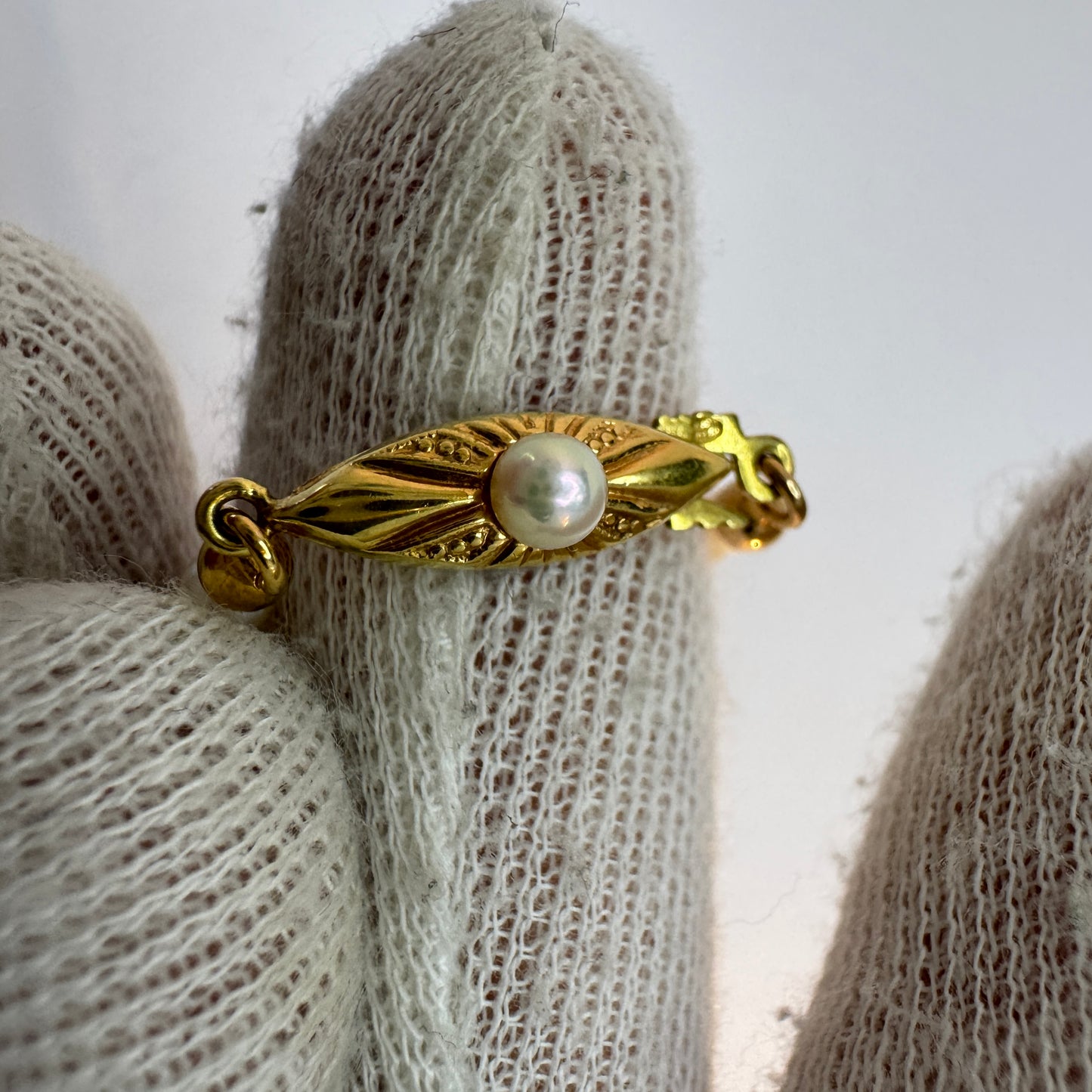 Sweden c 1950s. Cultured Perl 18k Gold Clasp Necklace.