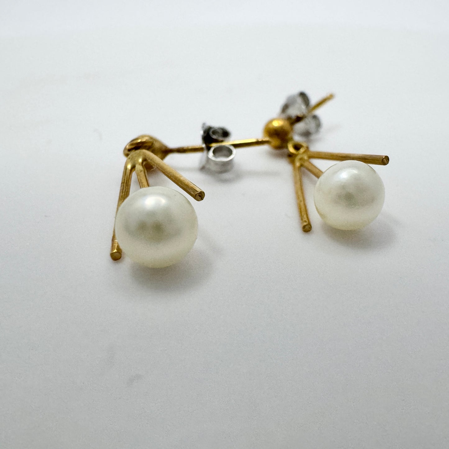 Vintage 18k Gold Cultured Pearl Earrings.