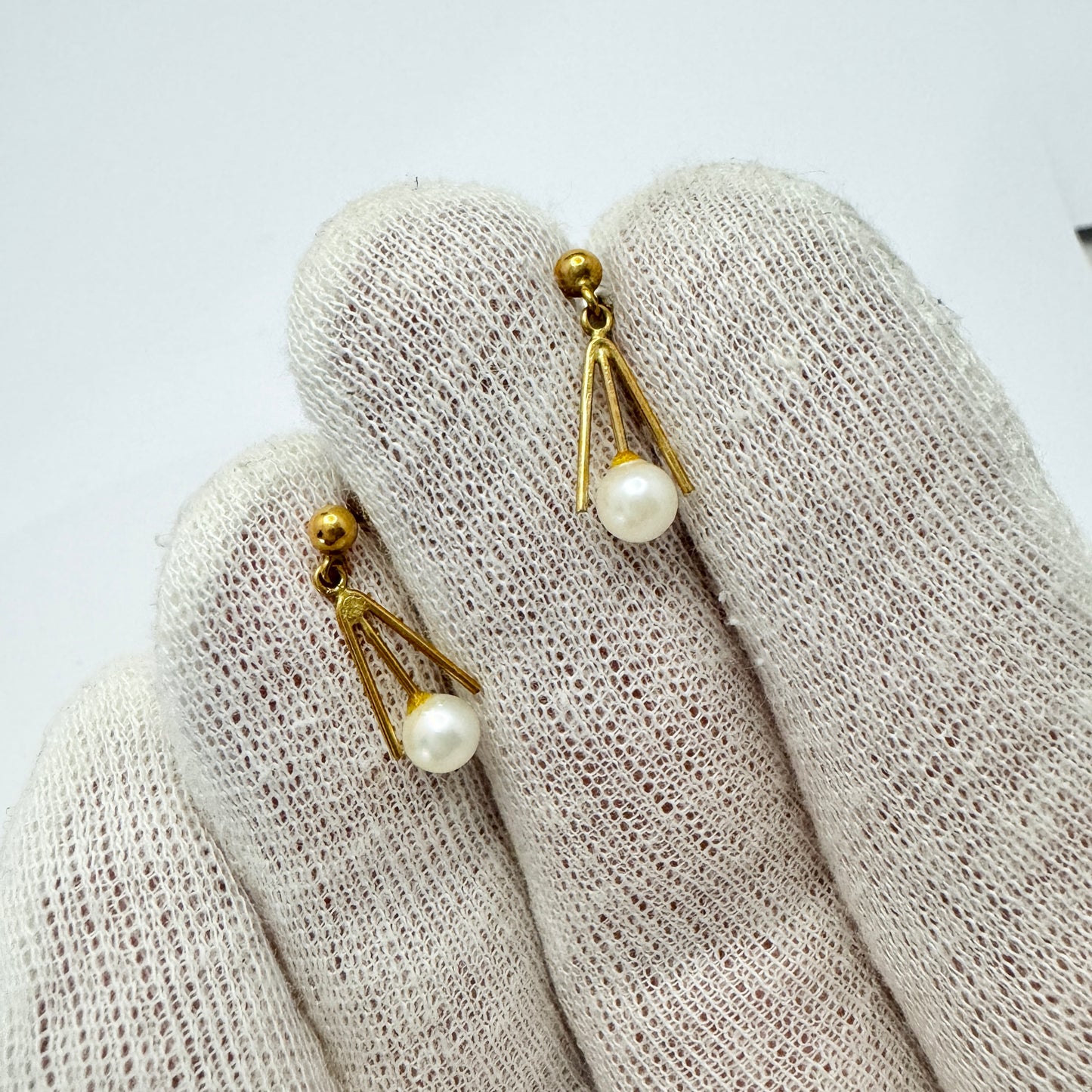 Vintage 18k Gold Cultured Pearl Earrings.