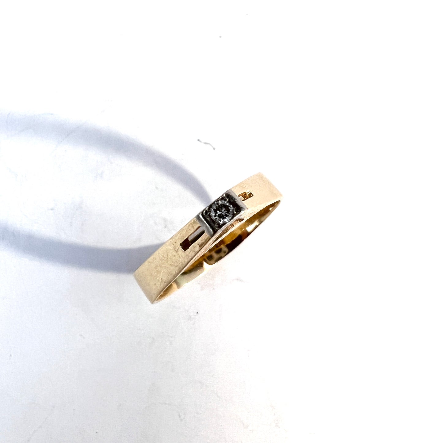 Atelje Stigbert Sweden 1964. Vintage Modernist 18k Gold Diamond Ring.